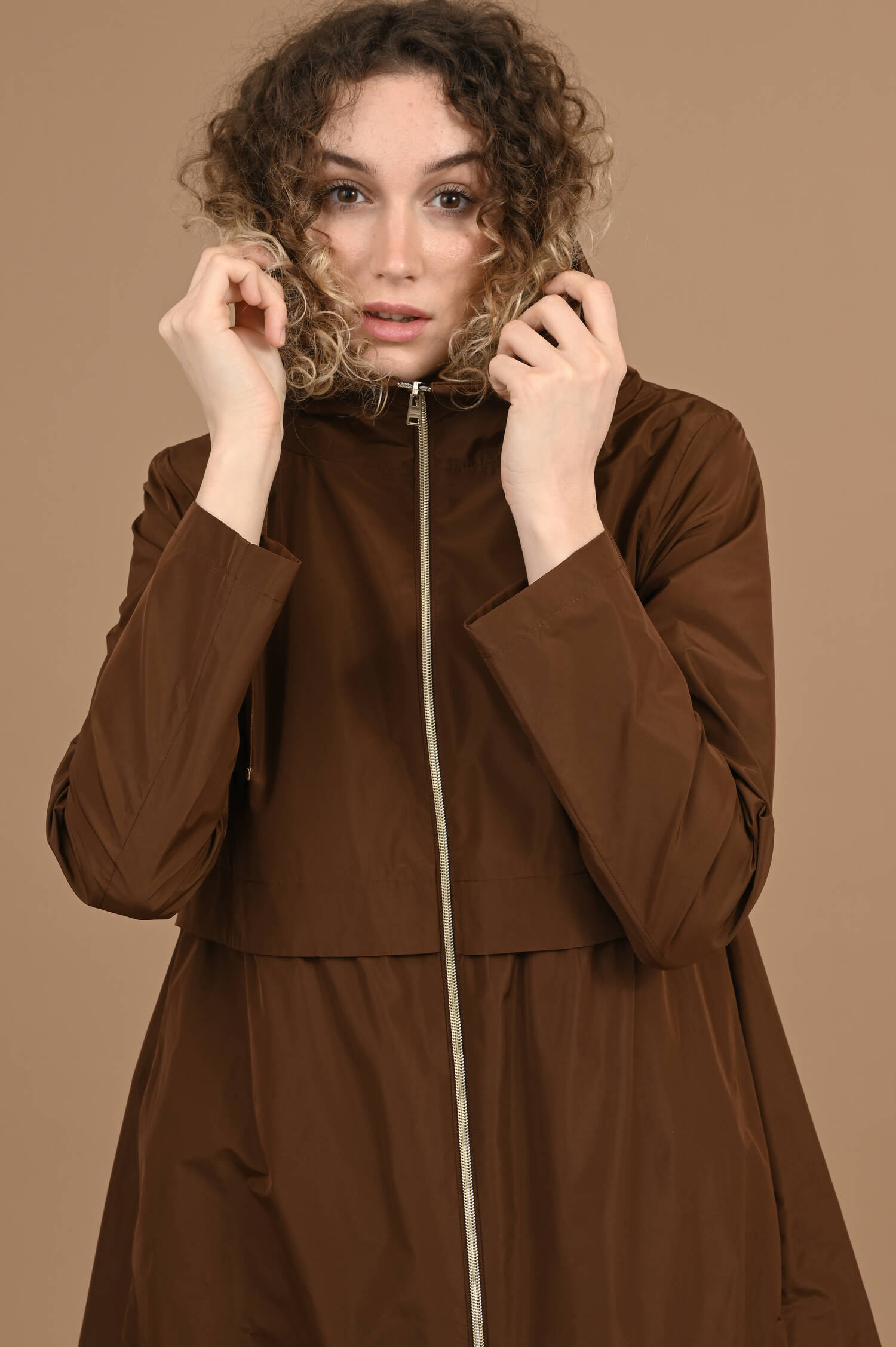 Parka aus technischem Taft in Cuoiobraun