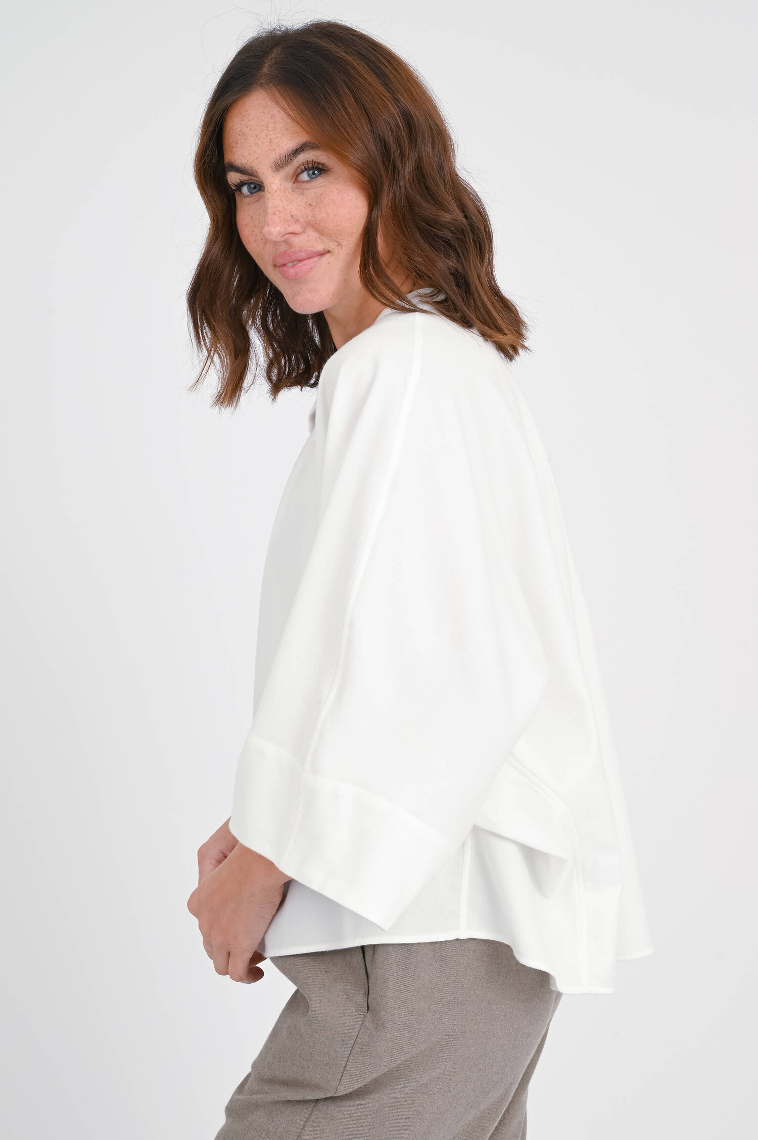 Bluse mit voluminösen Ärmeln in Natur