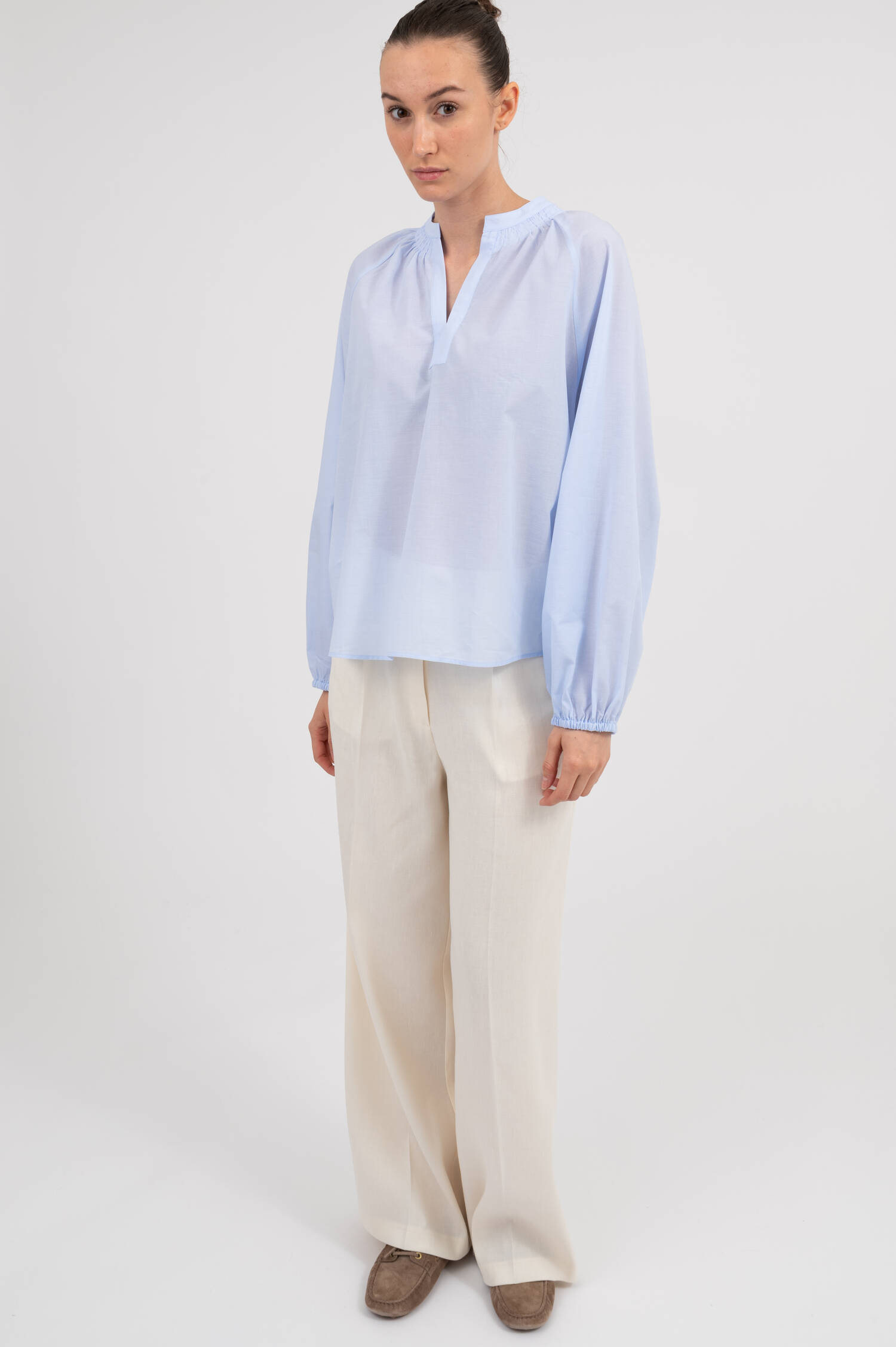 Bluse mit Stehkragen in Hellblau