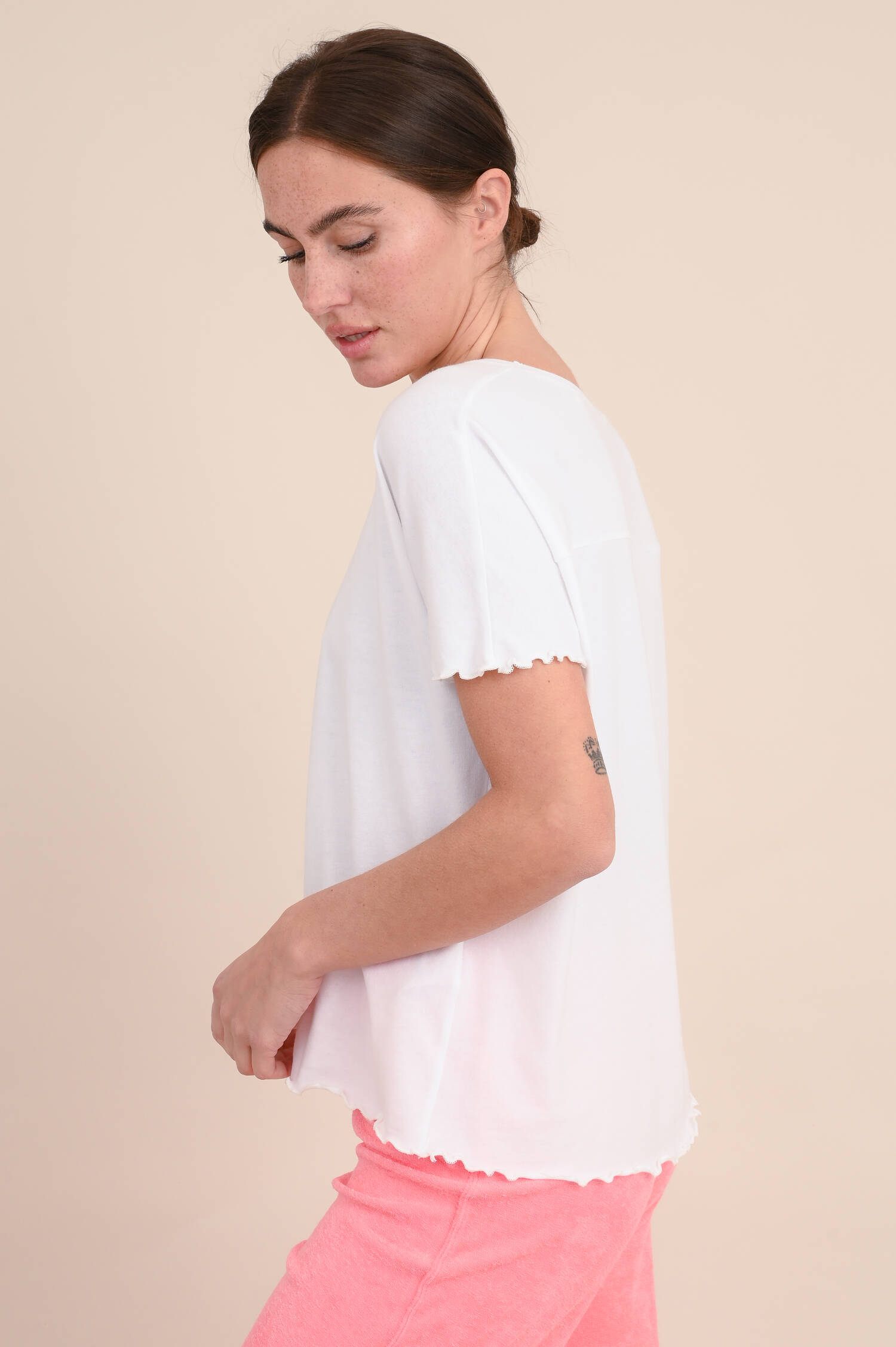 Shirt mit Rüschensaum in Weiß