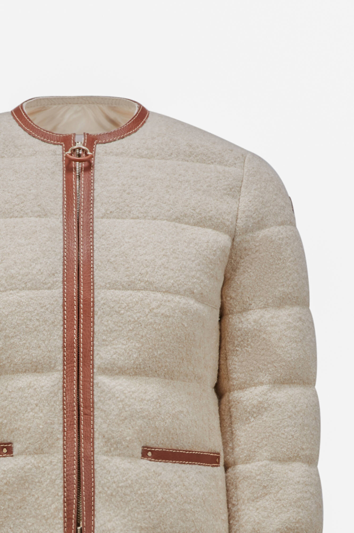 Daunenjacke SERINDE mit Bouclé-Optik in Natur