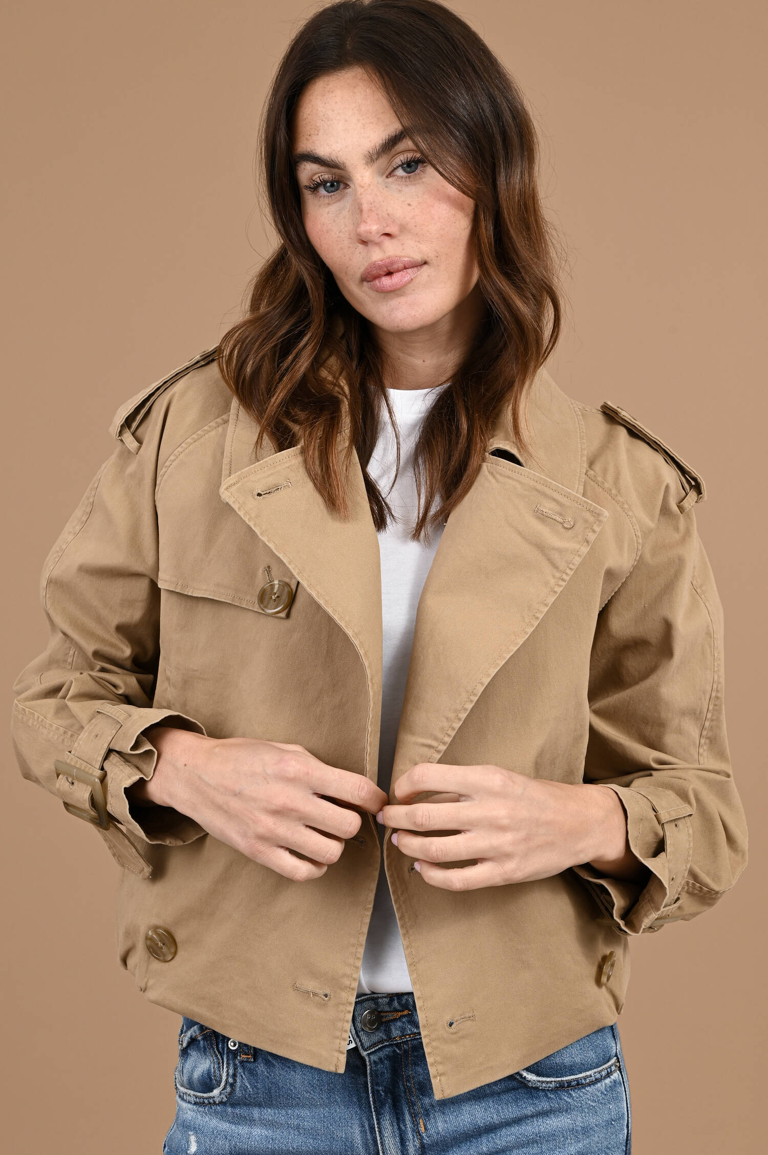 Kurzjacke im Trenchcoat-Stil in Camel
