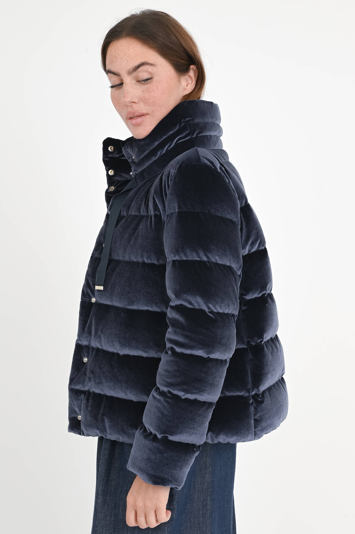 Samt-Daunenjacke in Midnight