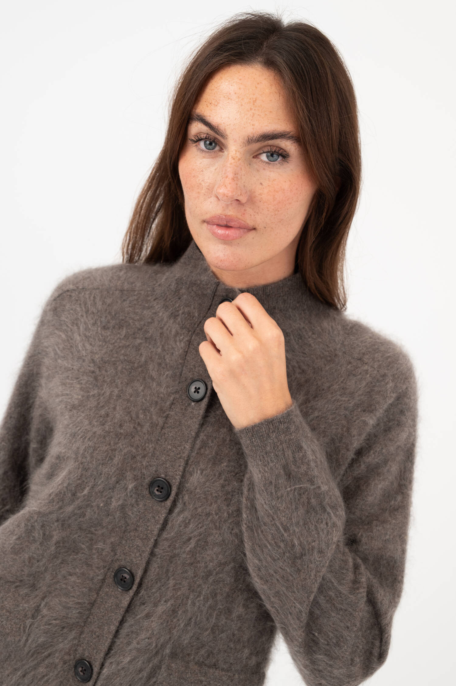 Hairy-Cashmere-Stehkragen-Cardigan in Grau Hairy-Cashmere-Stehkragen-Cardigan in Grau