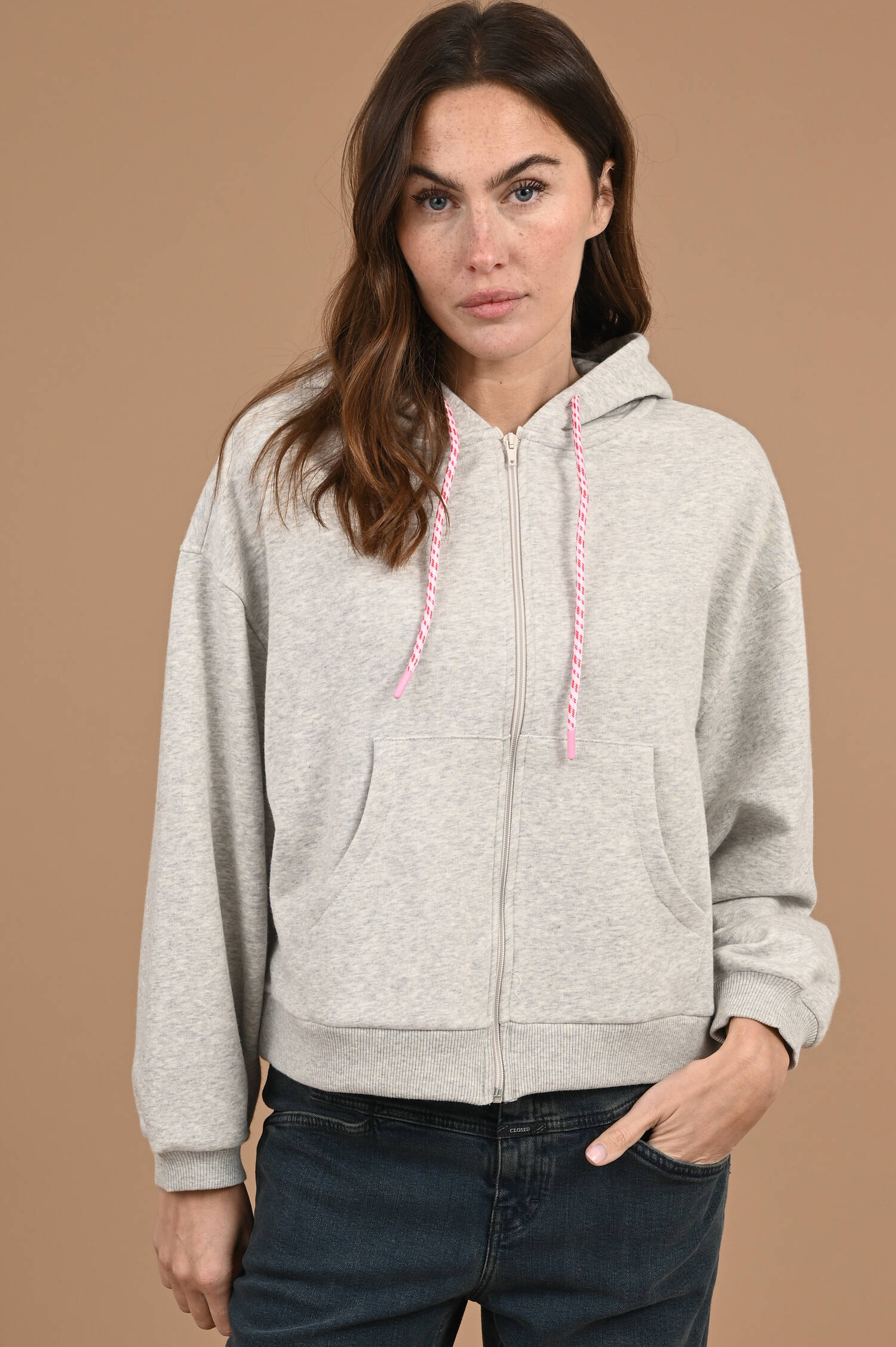 Kapuzenjacke mit Herz Aufstick in Grau