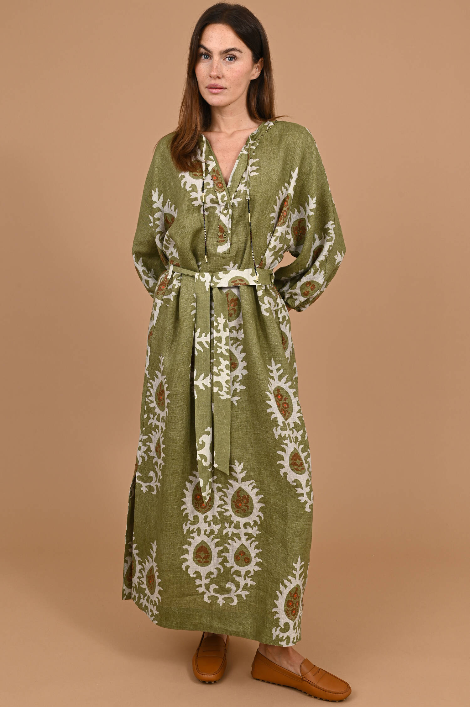Leinenkleid mit Perlendekoration in Oliv gemustert