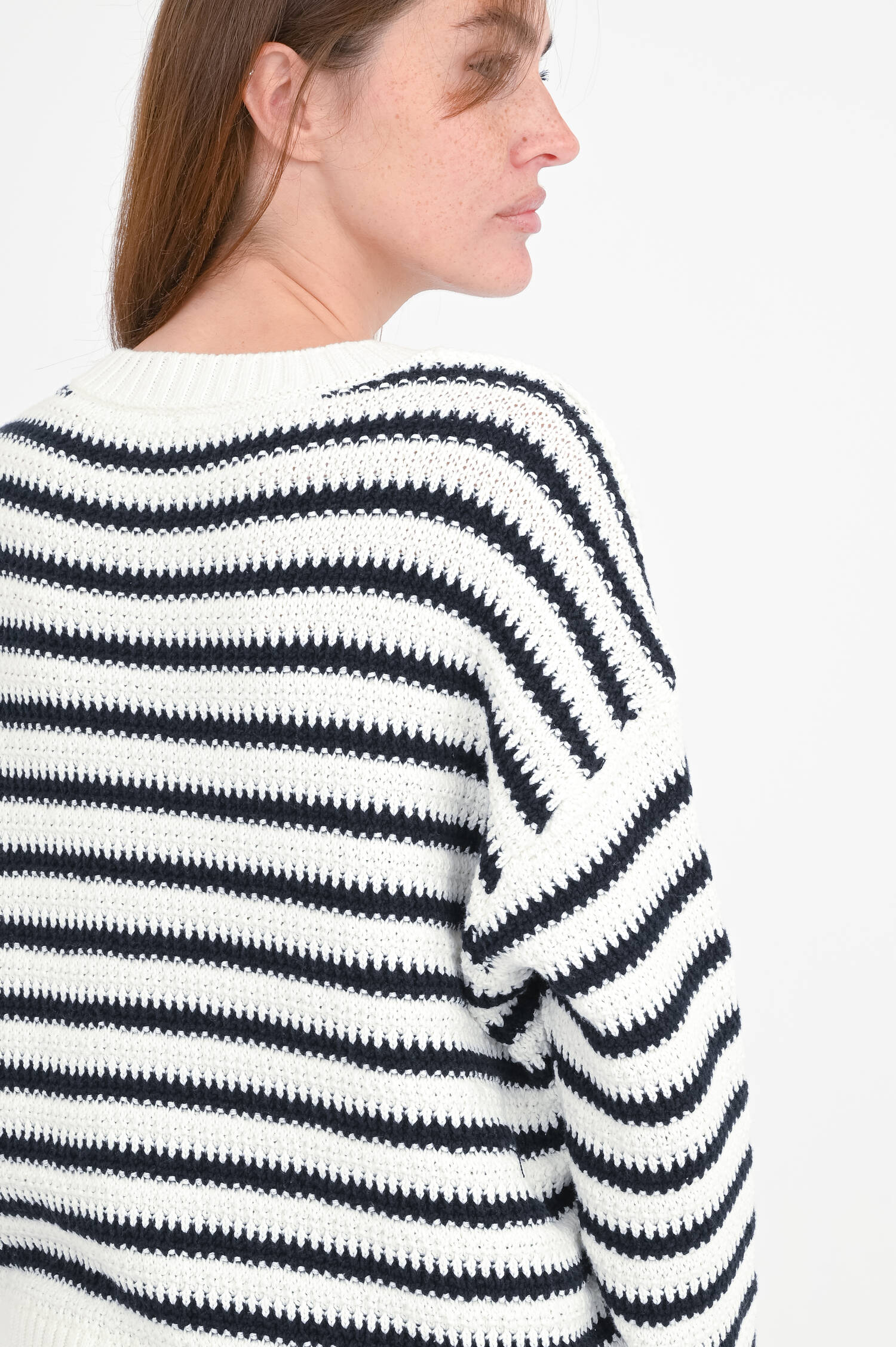Gestreifte Strickweste in Weiß/Navy