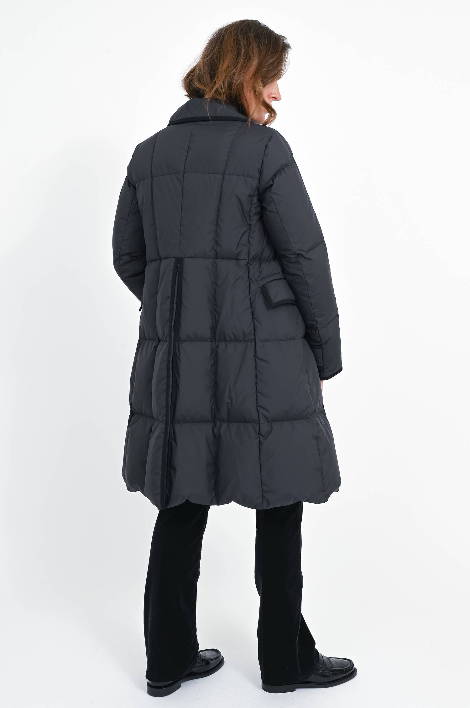 Daunen Steppmantel mit Hemdkragen in Black