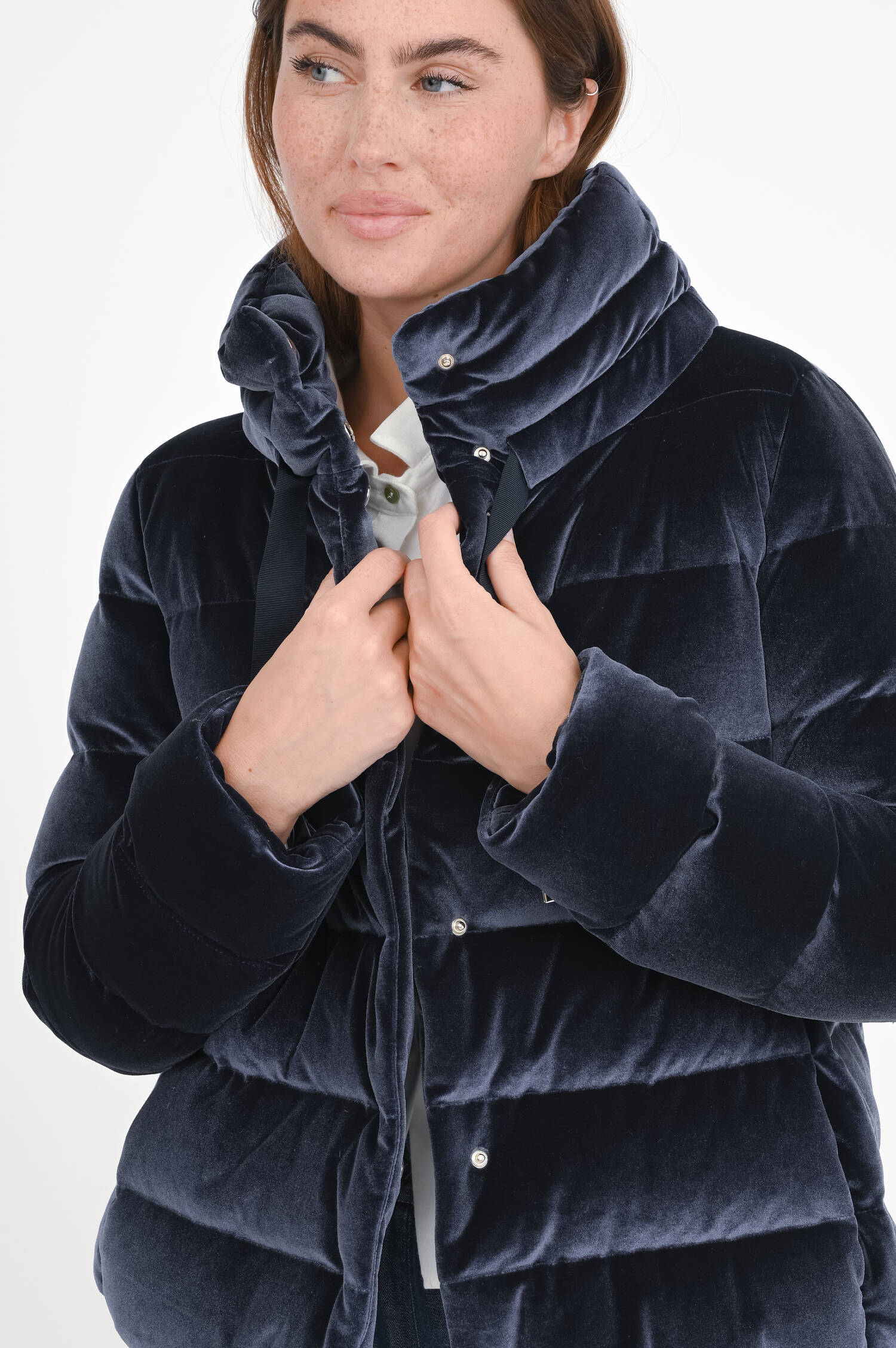 Samt-Daunenjacke in Midnight