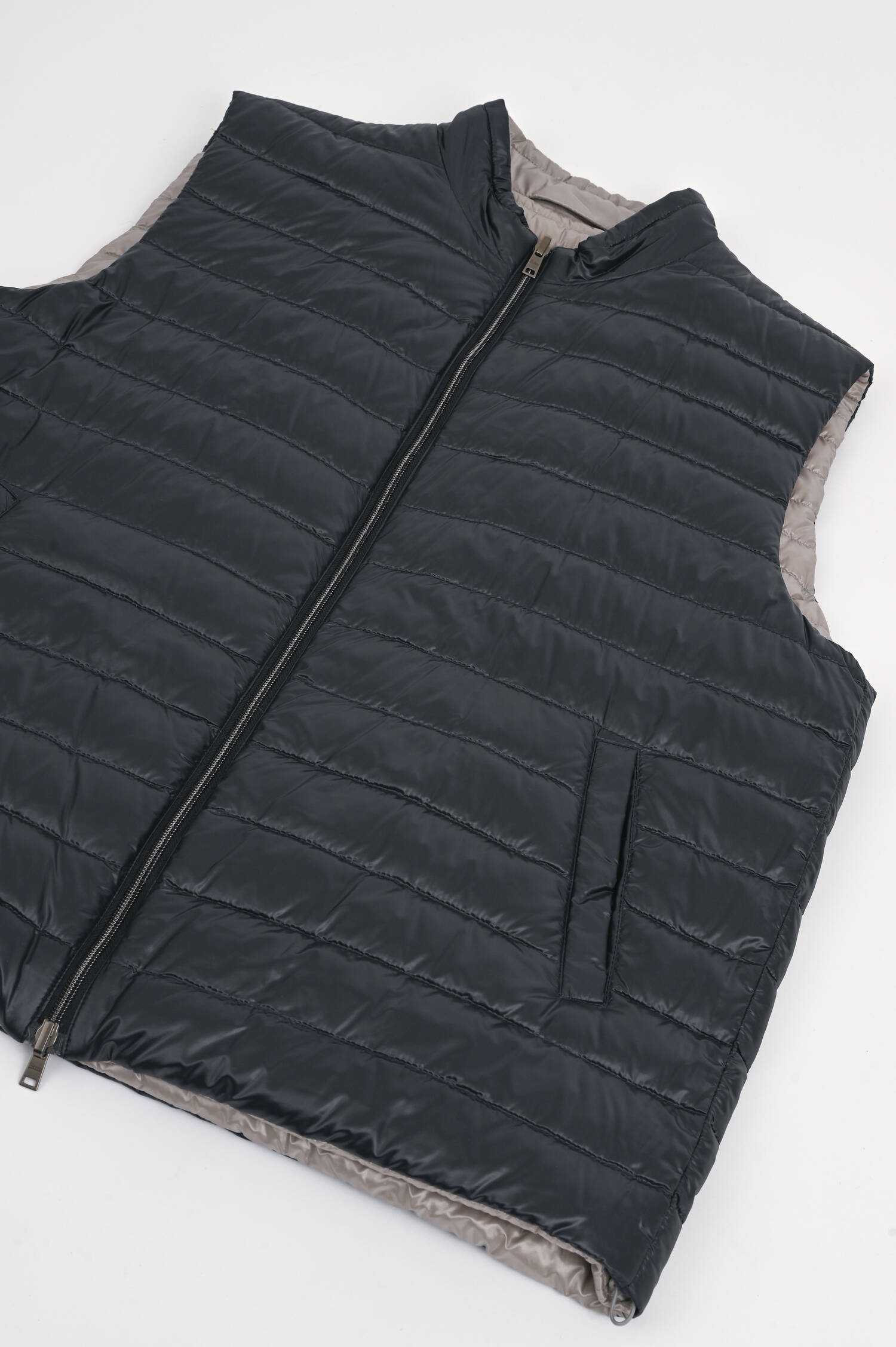 Leichtes Wendegilet in Navy/Beige