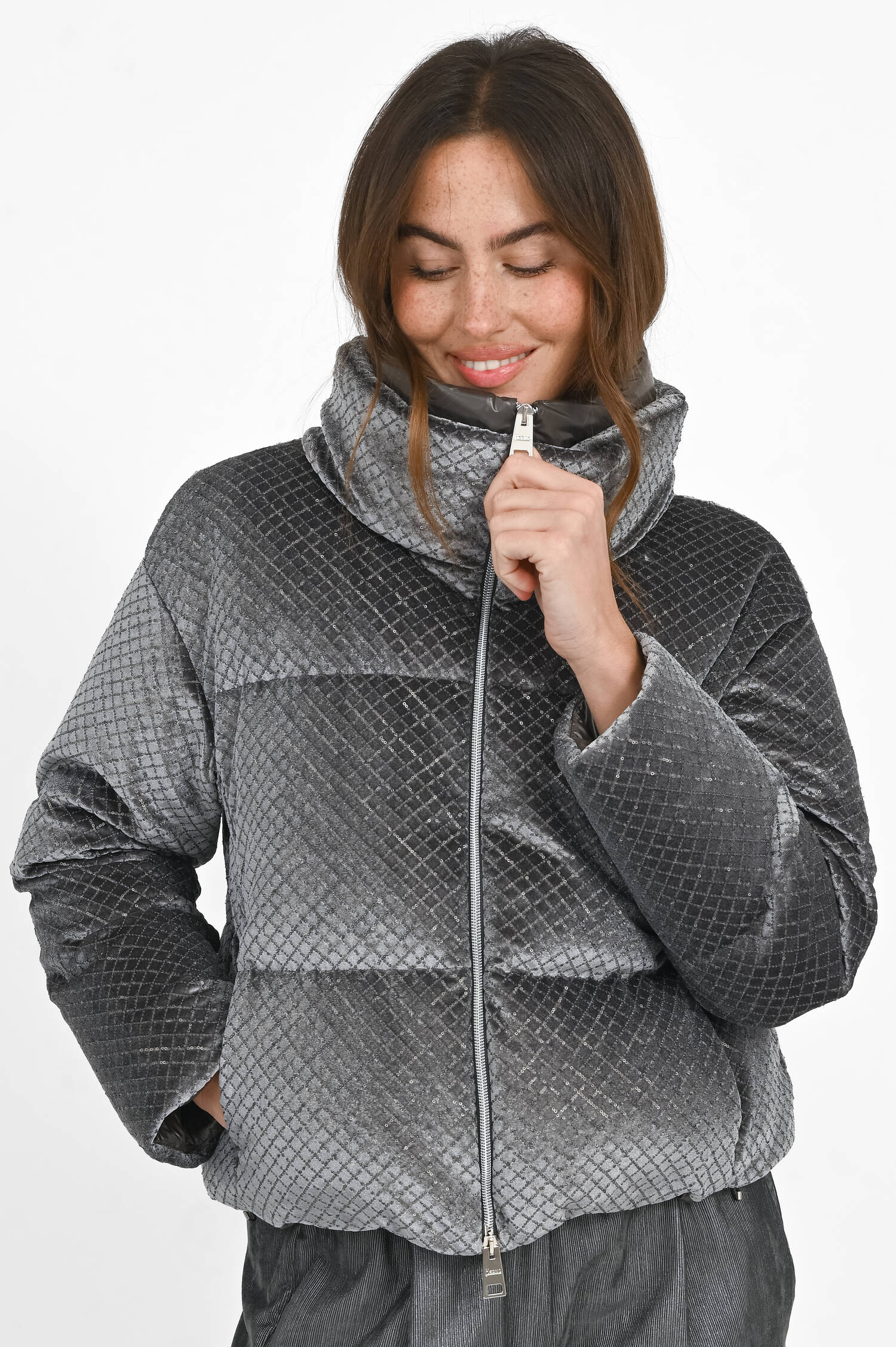 Daunenjacke mit Pailletten in Chromgrau Daunenjacke mit Pailletten in Chromgrau