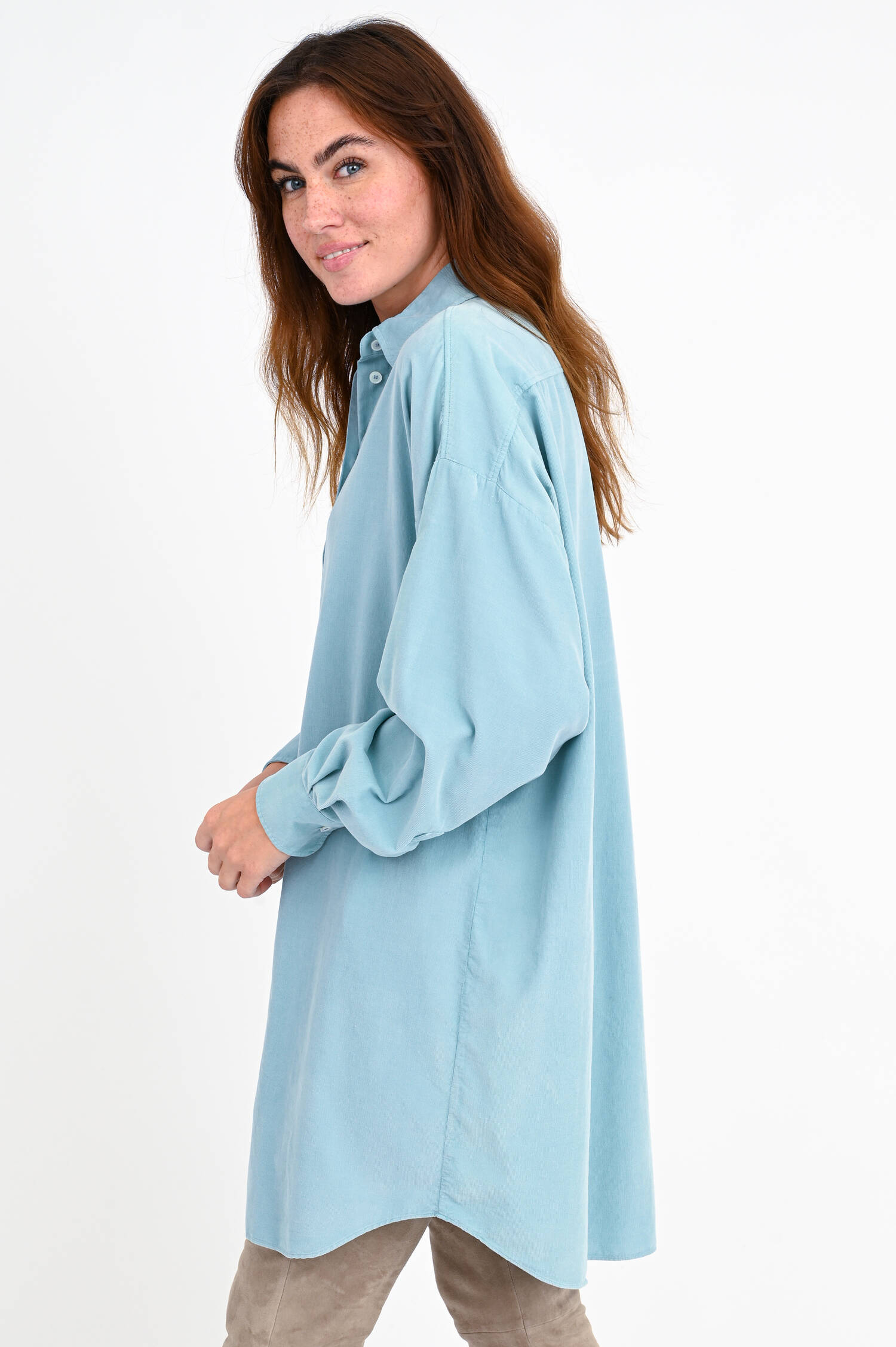 Lange Bluse aus Feincord in Aqua