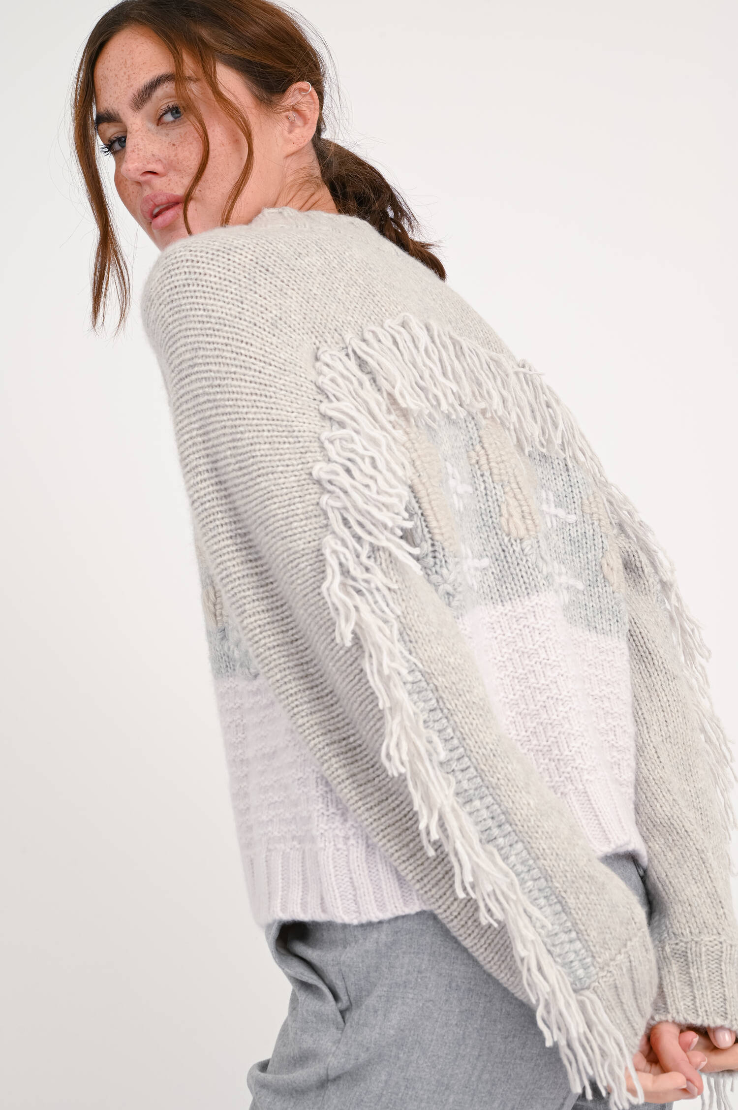 Cardigan mit Fransen-Details in Hellgrau