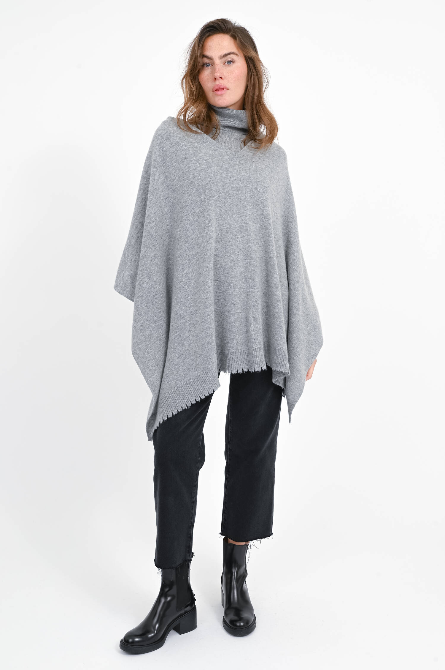 Poncho aus Woll-Cashmere-Mix in Grau Poncho aus Woll-Cashmere-Mix in Grau
