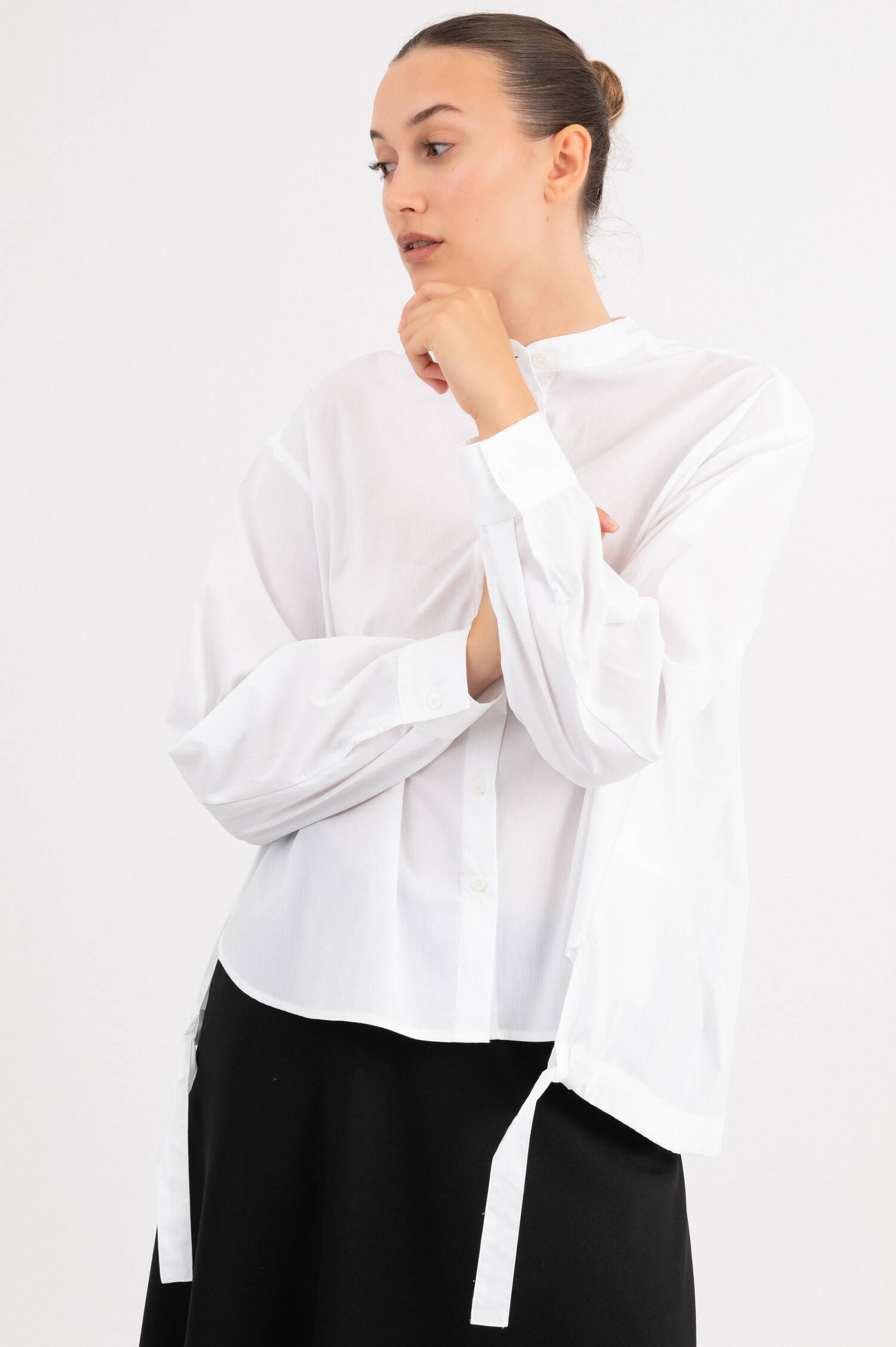 Bluse mit Rückfalten in Weiß Bluse mit Rückfalten in Weiß