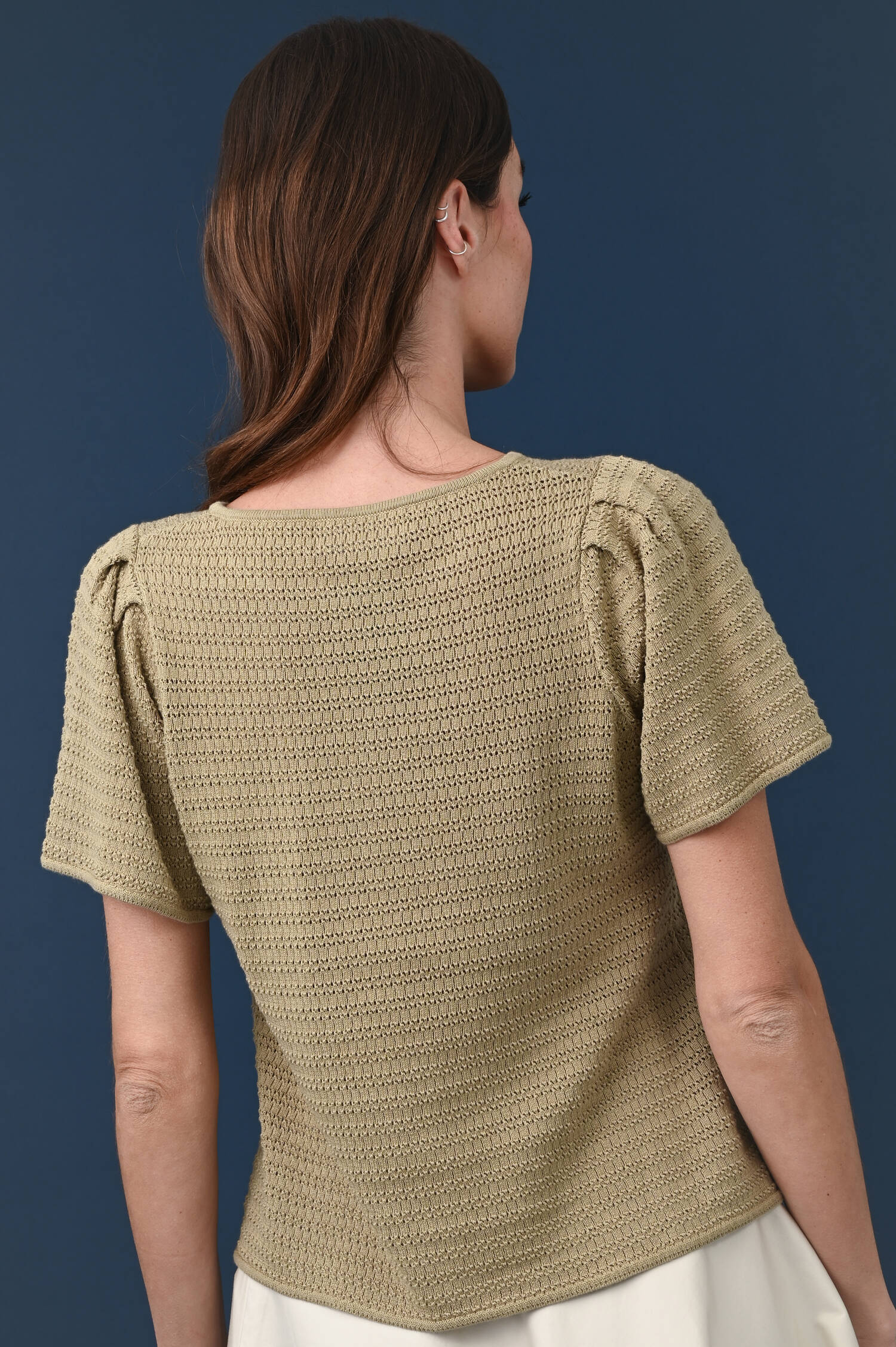 Feines Lochstrickshirt in Olive