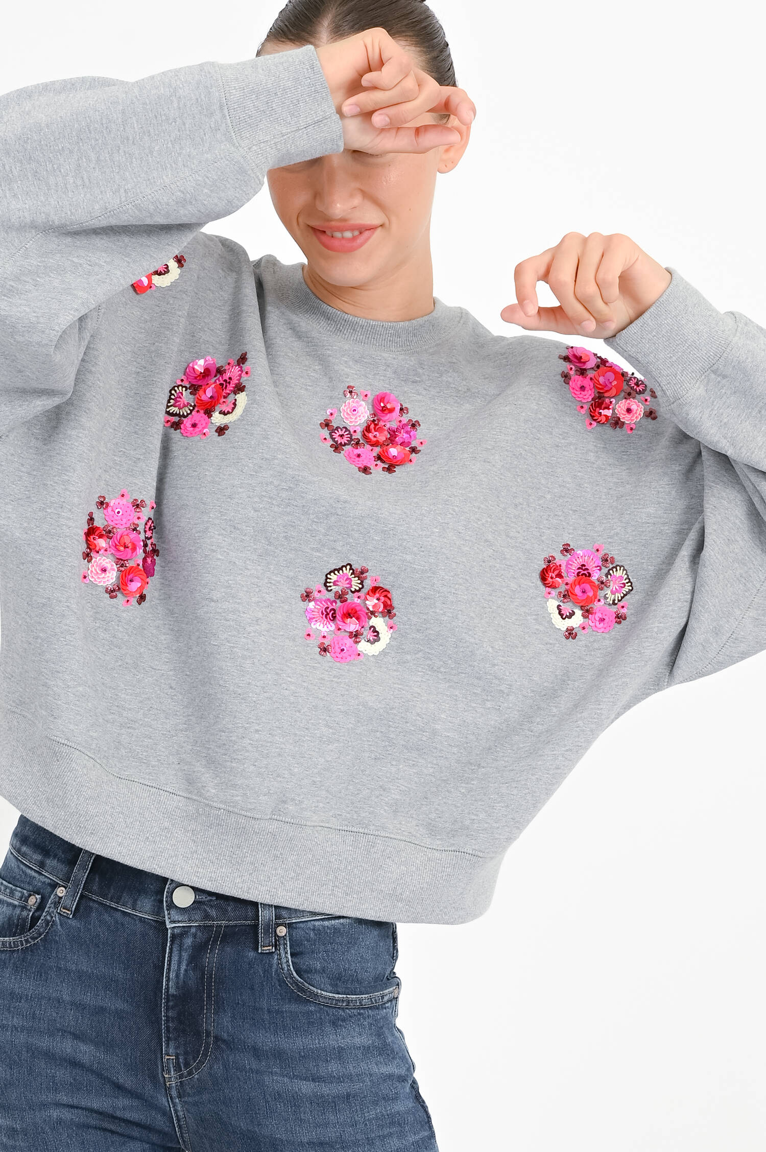 Sweatshirt mit Blüten-Details in Grau/Pink