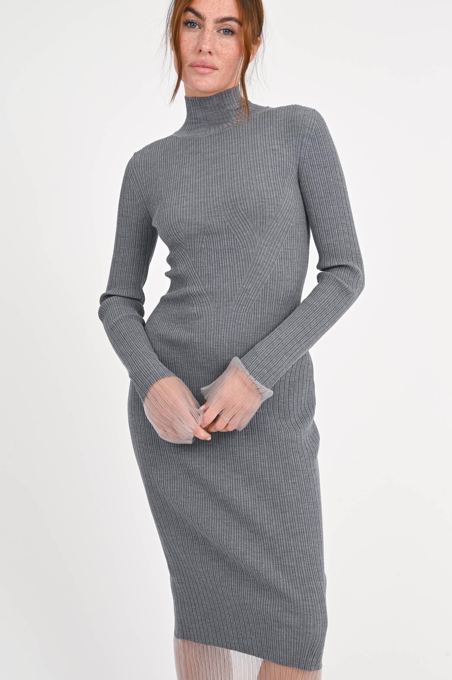 Strickkleid mit Transparent-Details in Mittelgrau
