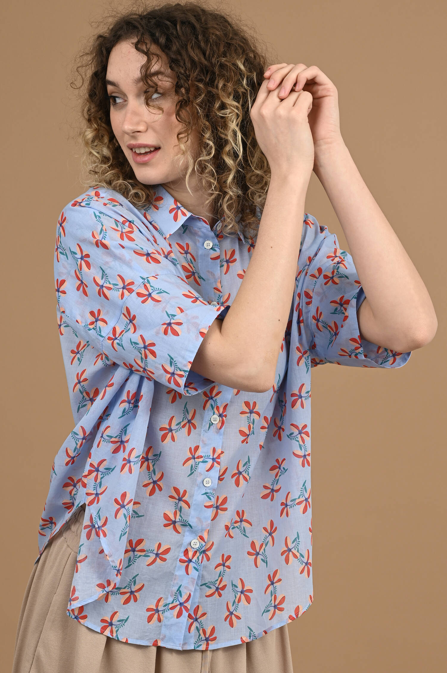 Bluse BIANCA mit Allover Blumenmuster in Blau/Rot