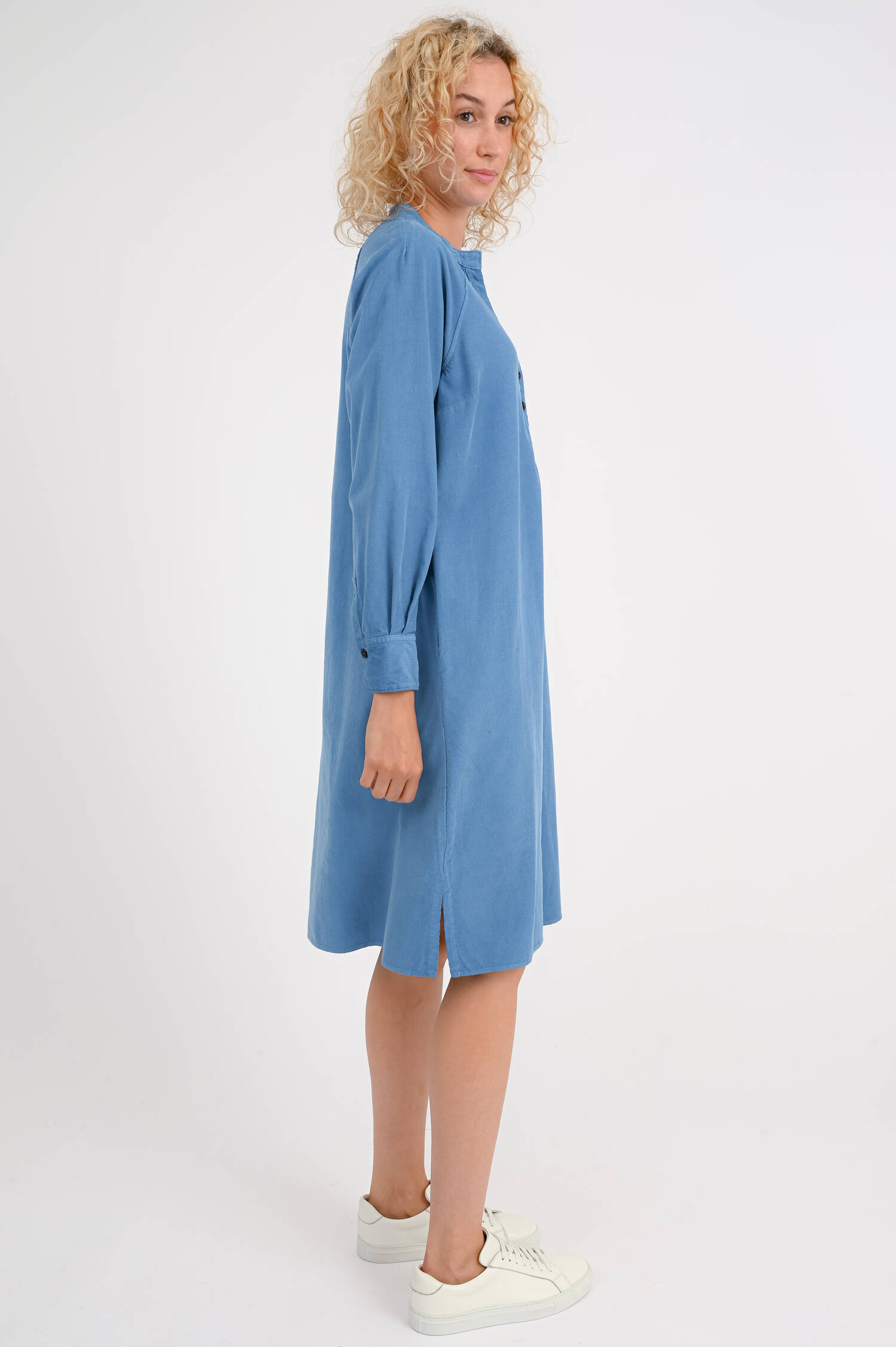 Blusenkleid aus feinem Cord in Blau