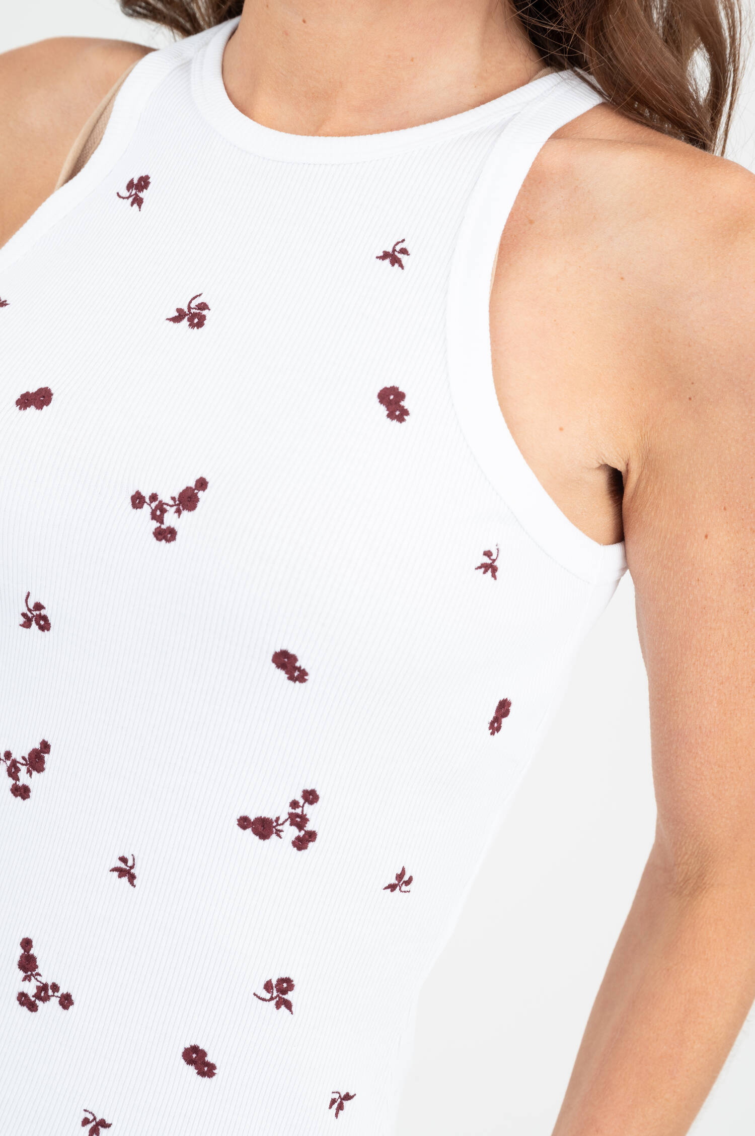 Tanktop mit Blumenstickerei in Weiß