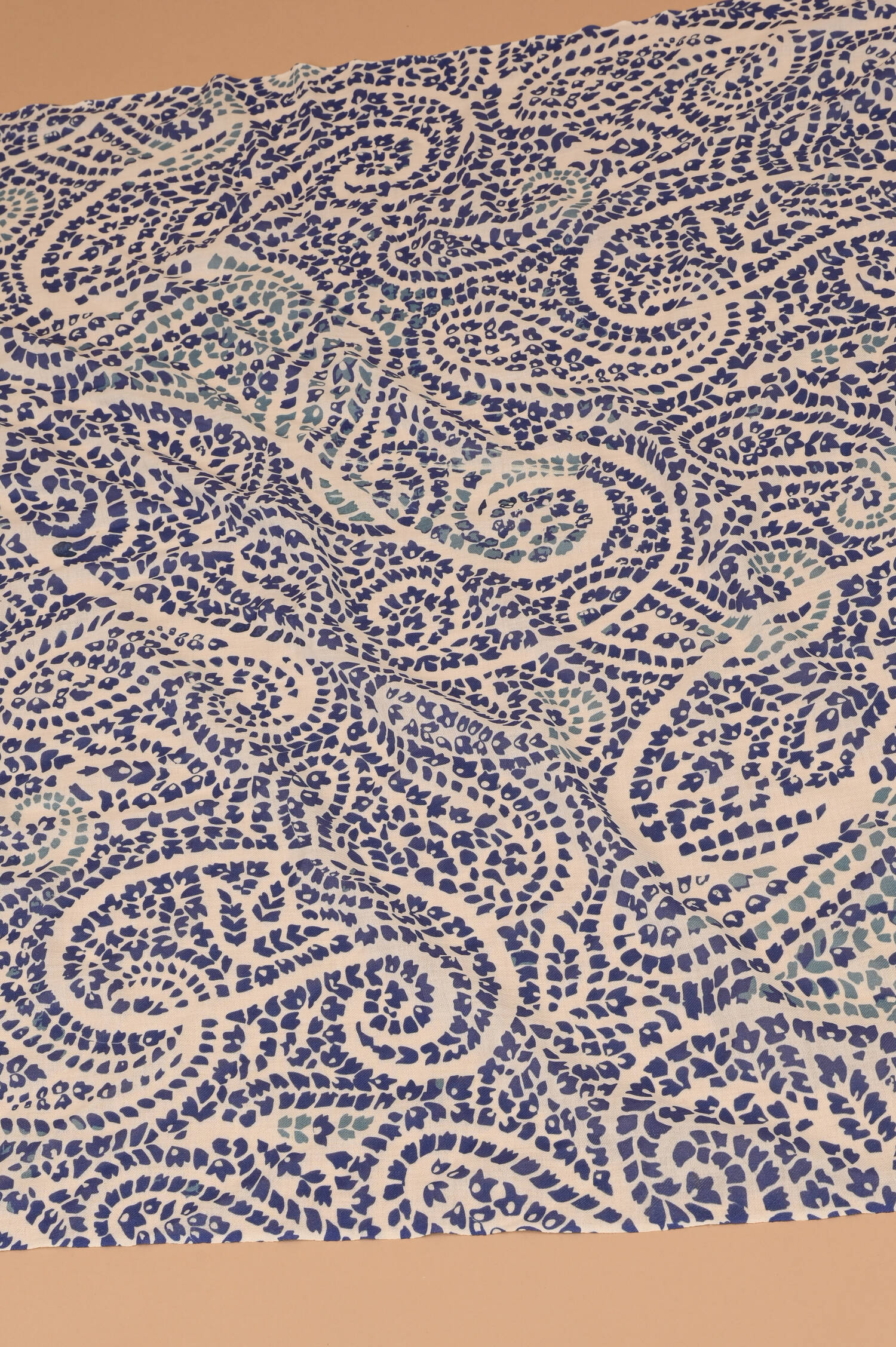 Wollschal in Azure/Superwhite