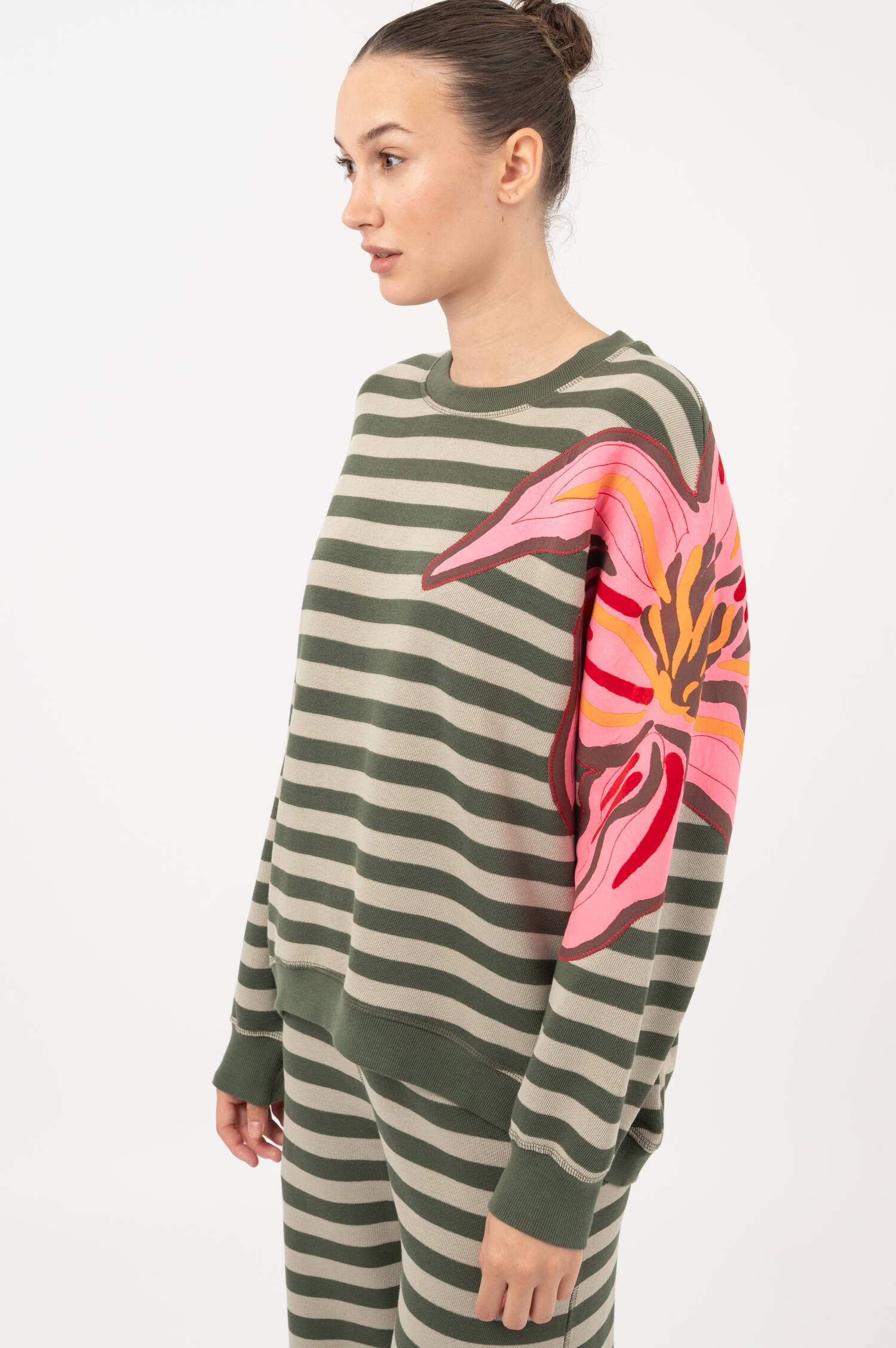 Inside-Out Sweater HONI in Grün/Pink Inside-Out Sweater HONI in Grün/Pink