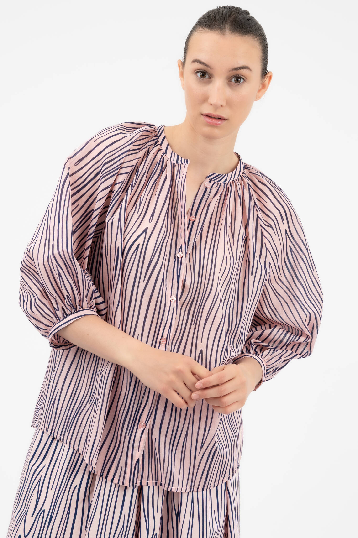 Gemusterte Bluse in Rosa/Blau
