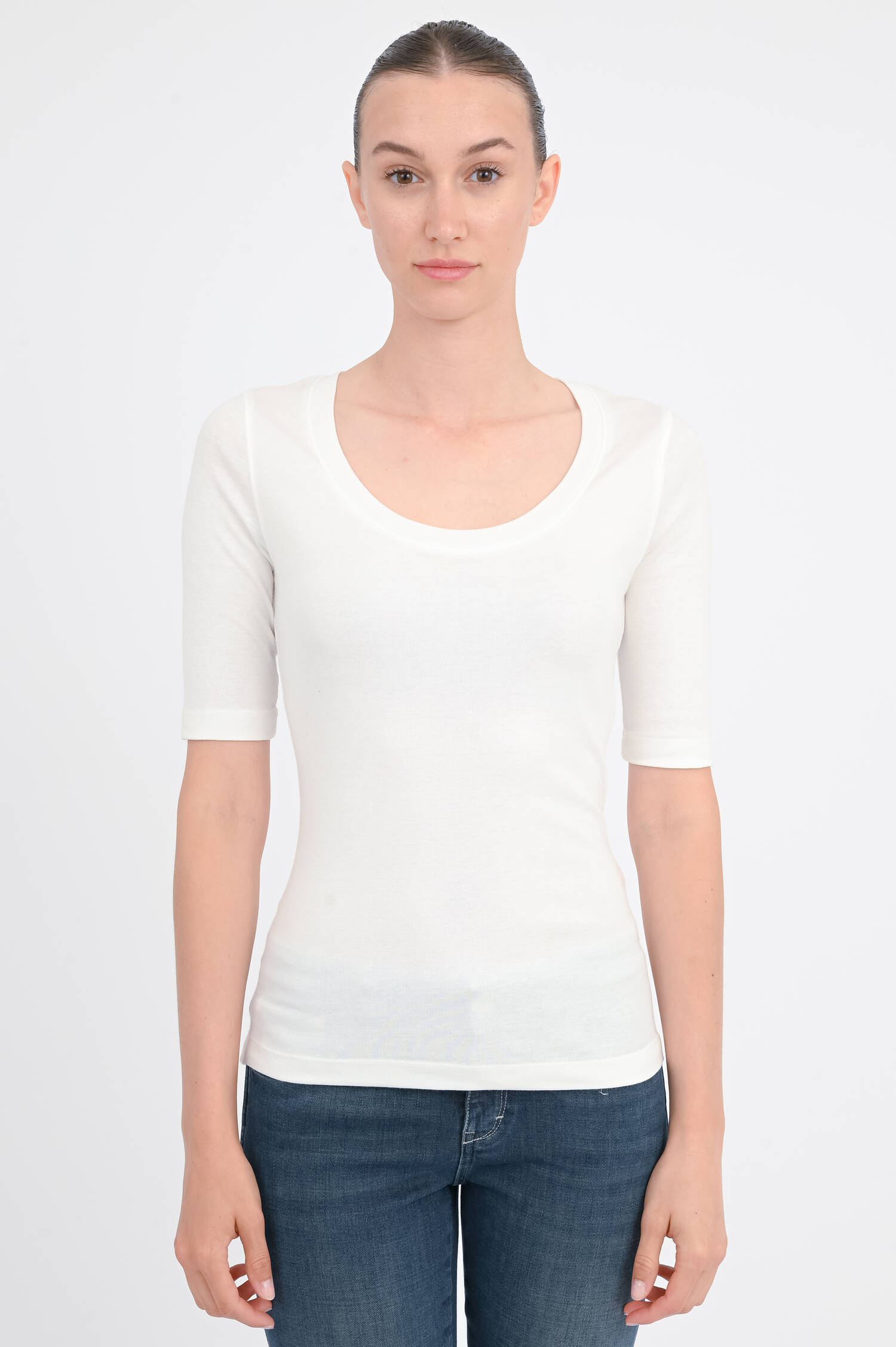 Basic Shirt mit tiefen Rundhalsauschnitt in Ivory