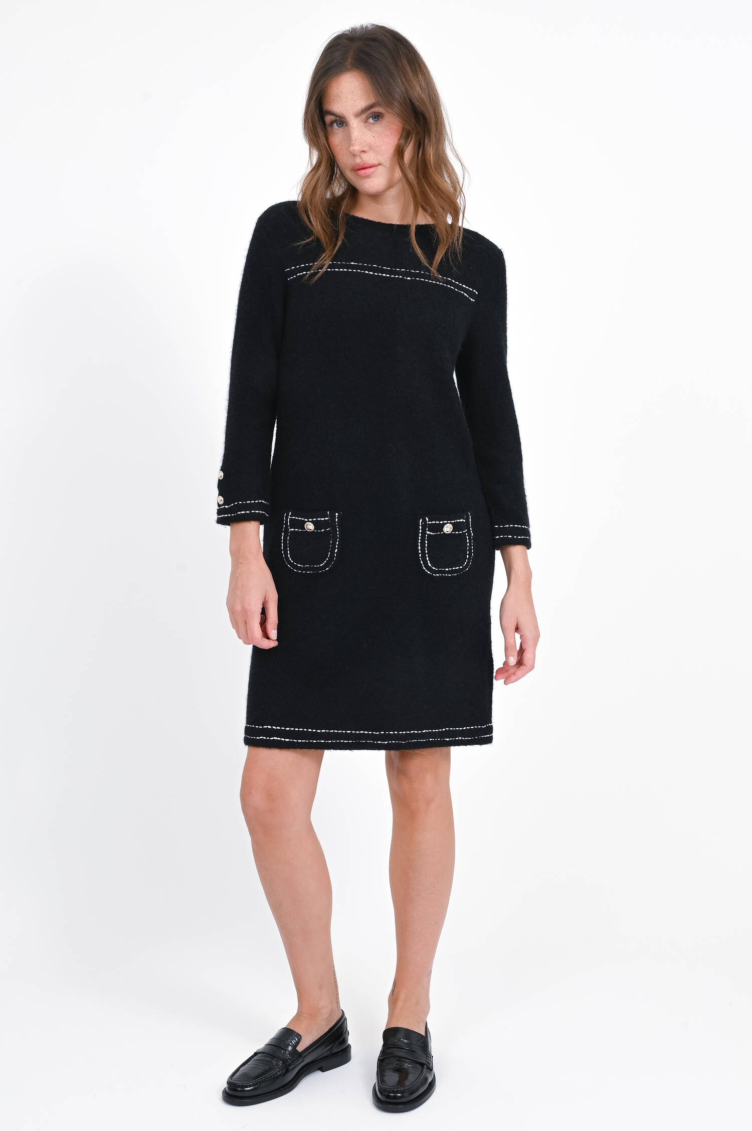 Kleid mit Kontrastnähten in Schwarz Kleid mit Kontrastnähten in Schwarz