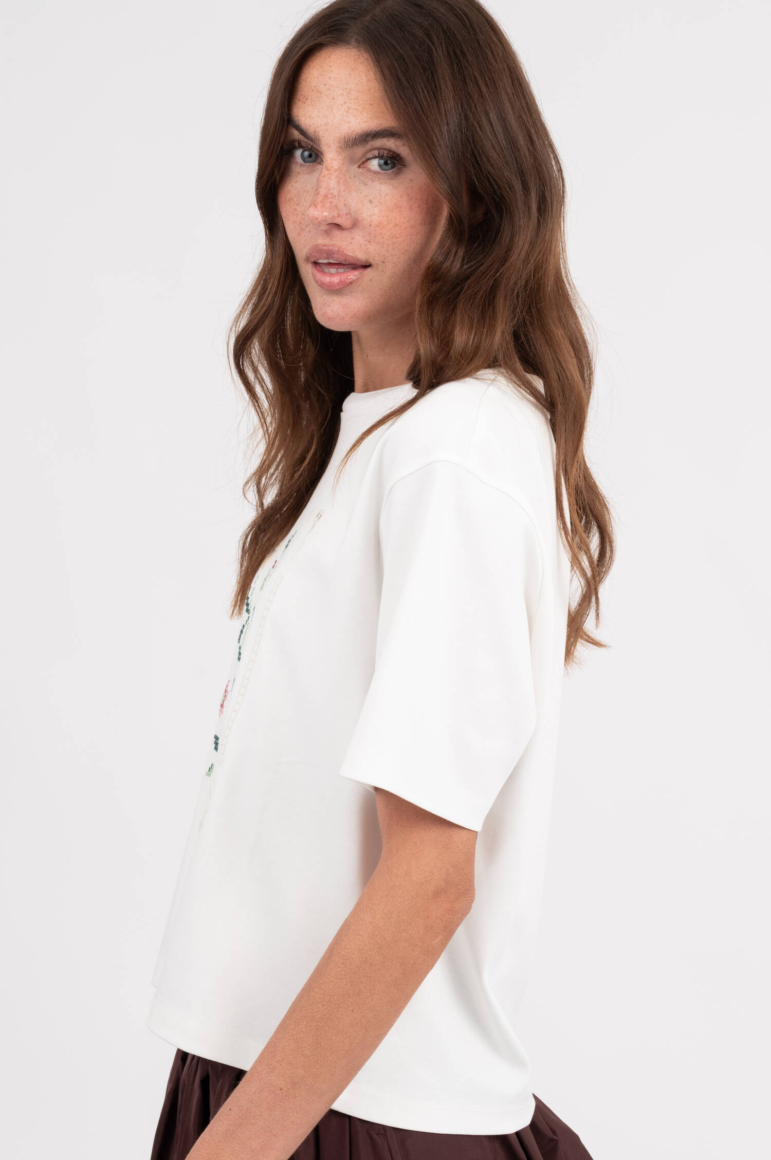 T-Shirt mit Stick in Weiß T-Shirt mit Stick in Weiß