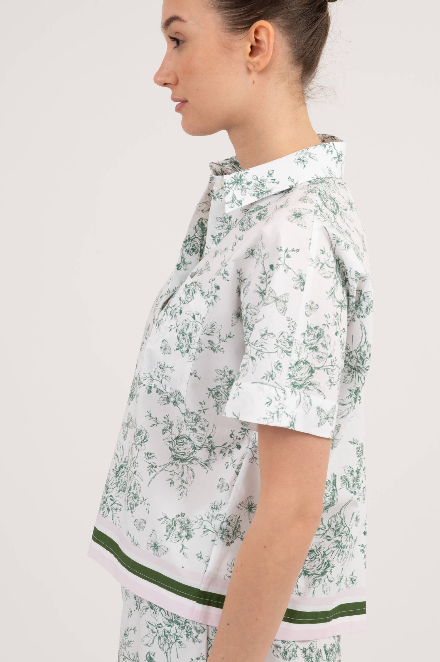 Bluse mit Blumen-Print in Weiß/Grün