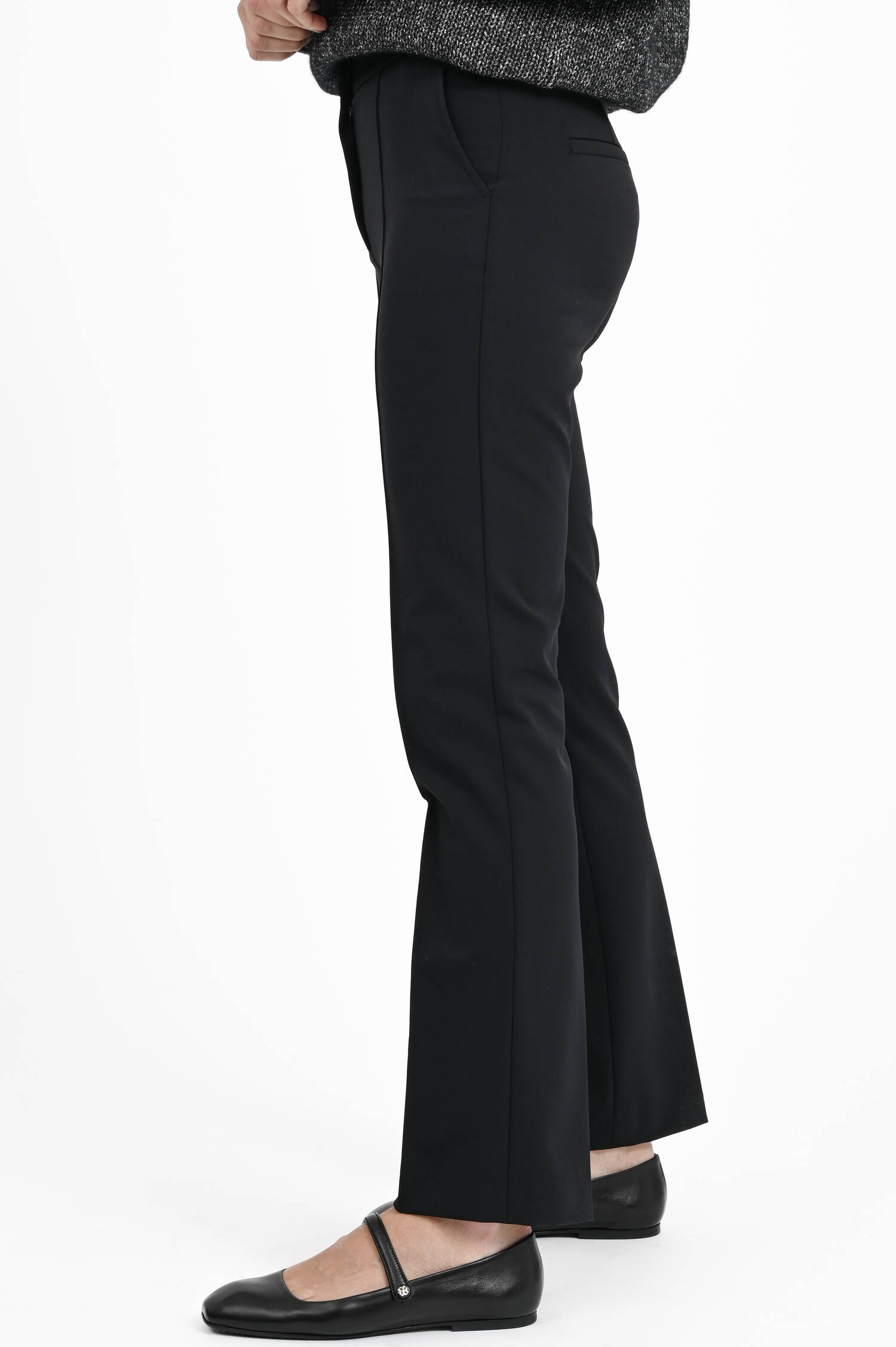 Hose mit dezent ausgestelltem Bein in Black Hose mit dezent ausgestelltem Bein in Black