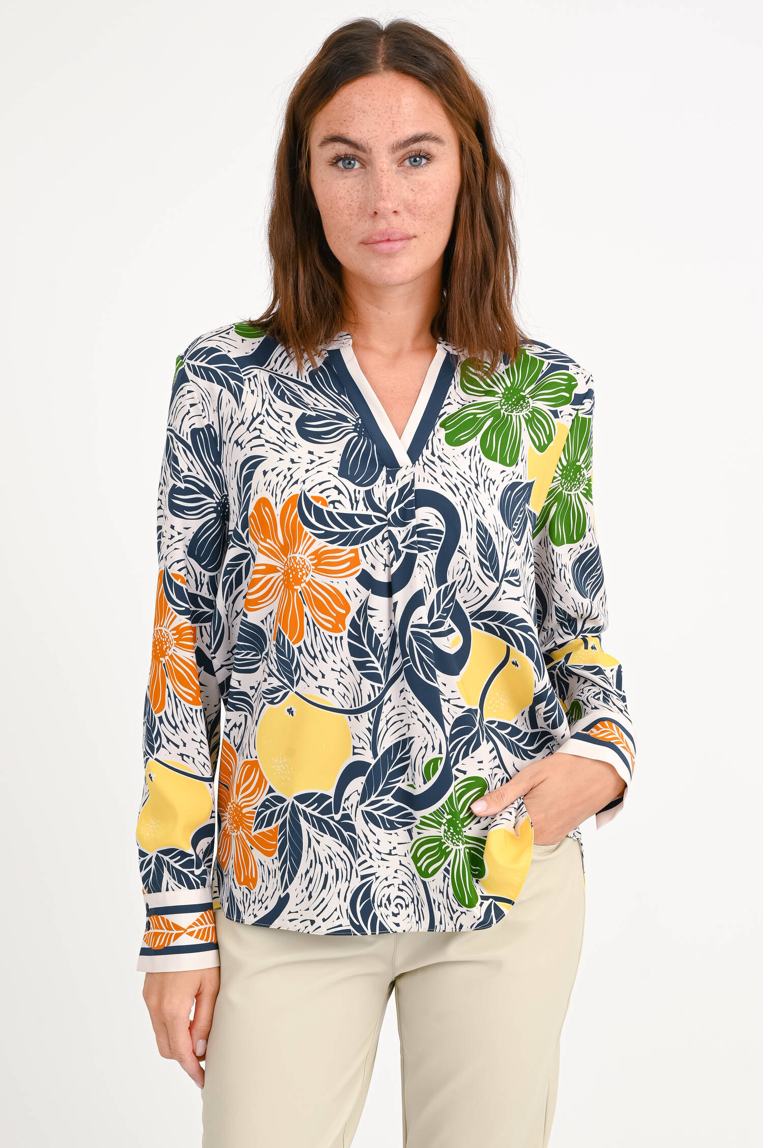 Seidenbluse mit Blumen in Multicolor Seidenbluse mit Blumen in Multicolor