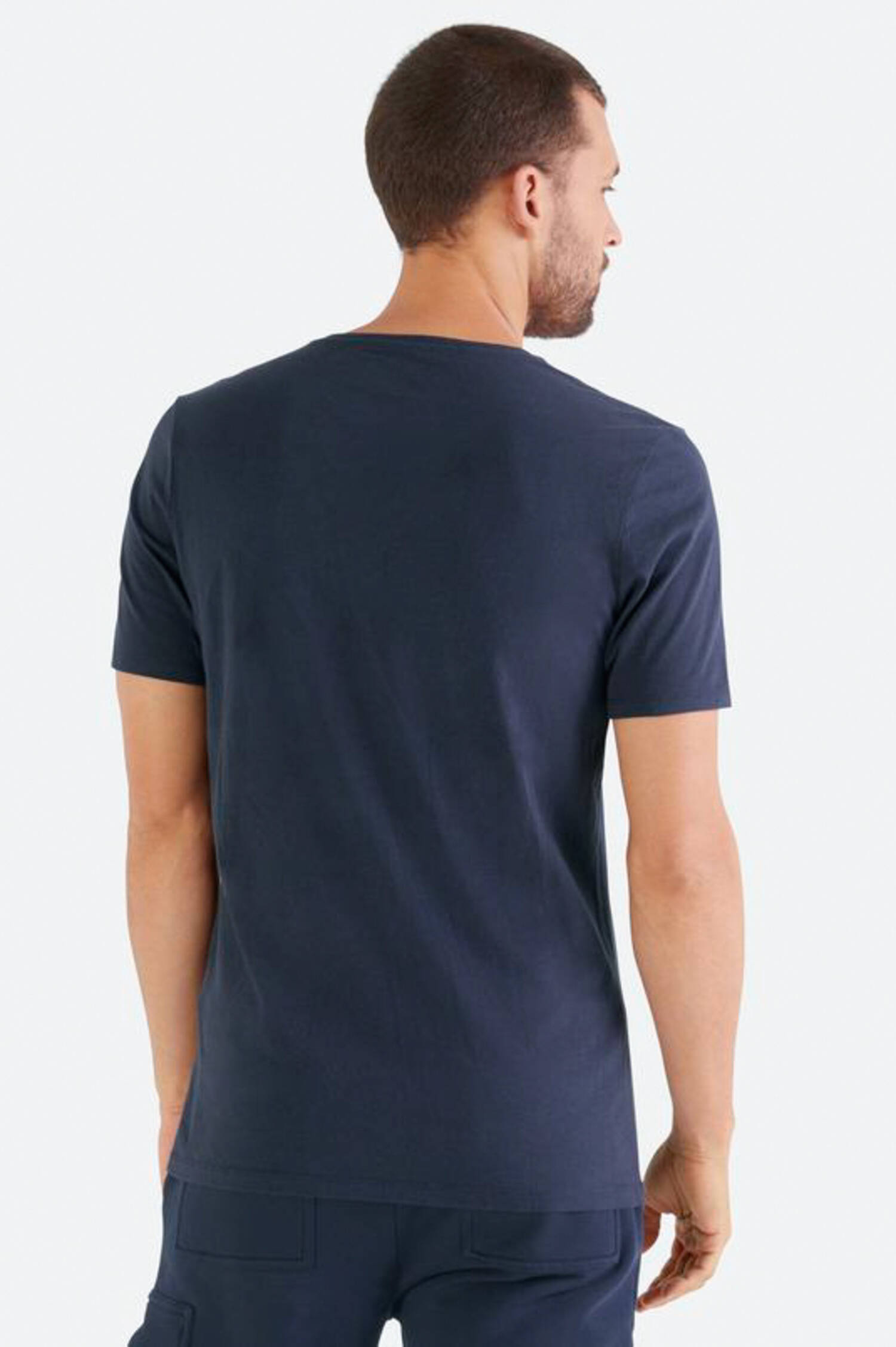 Basic T-Shirt in Navy