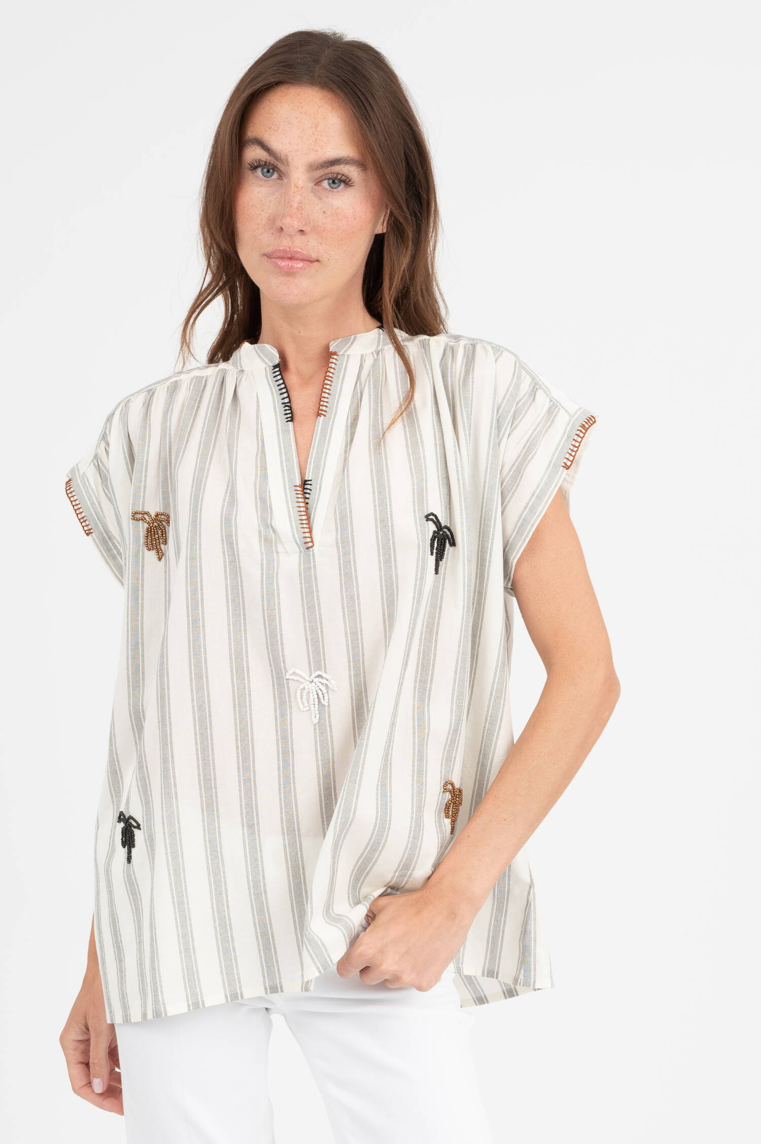 Bluse mit Perlen-Applikation in Ecru/Schwarz