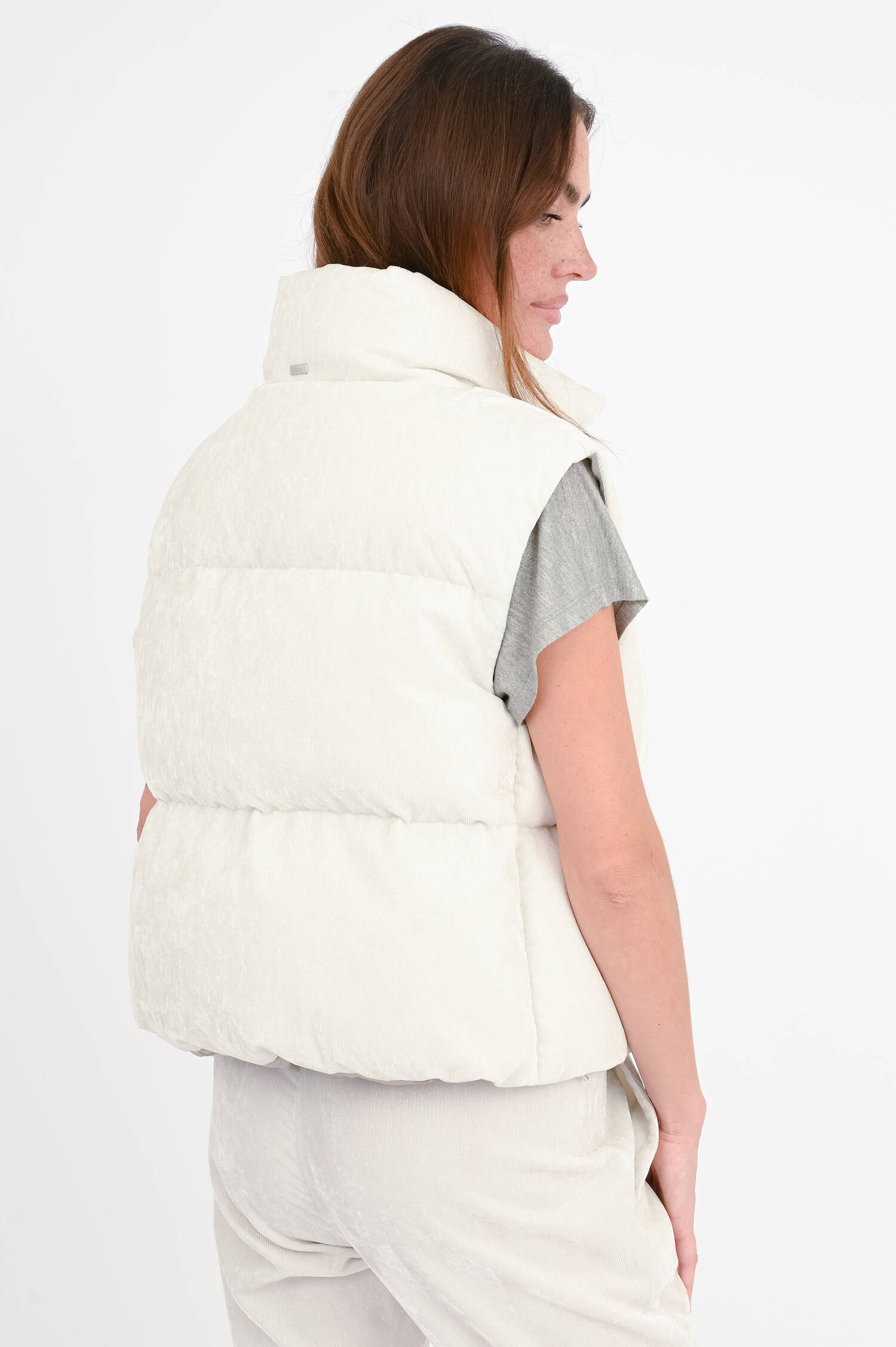 Samt-Gilet mit dezentem Glitzer in Creme