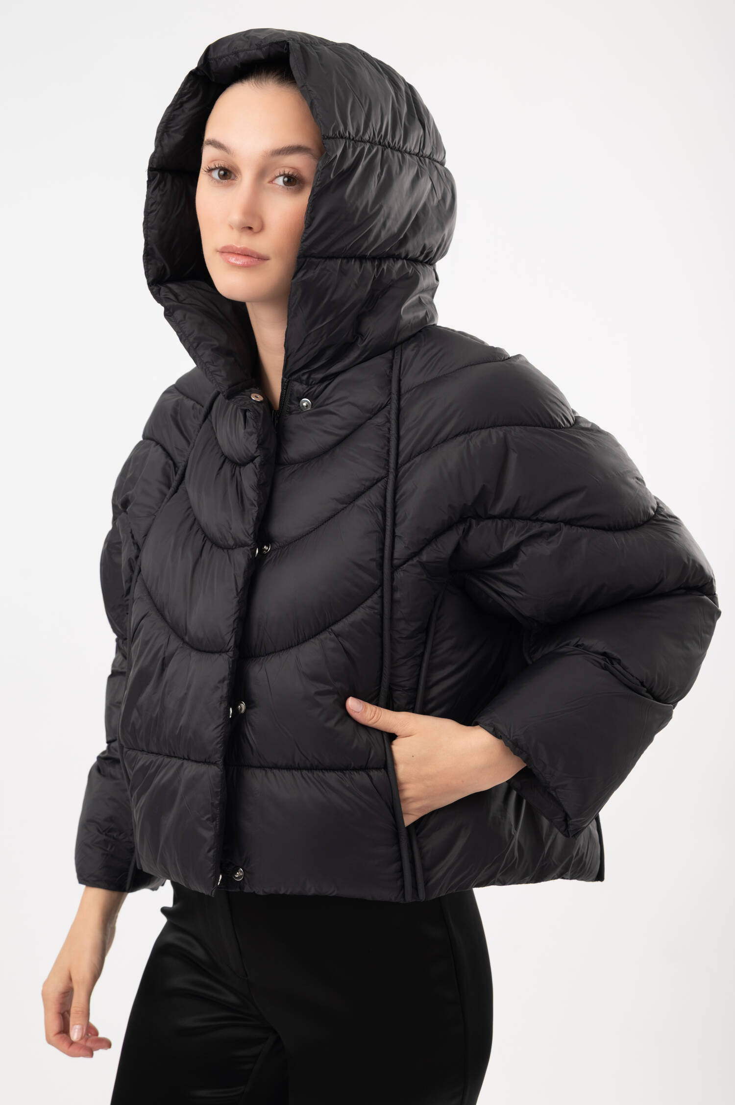 Steppjacke AKIKO in Schwarz Steppjacke AKIKO in Schwarz