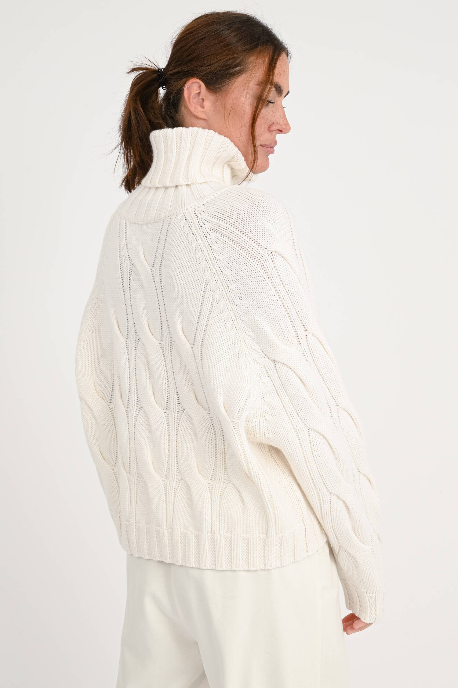 Pullover mit Zopfmuster in Creme