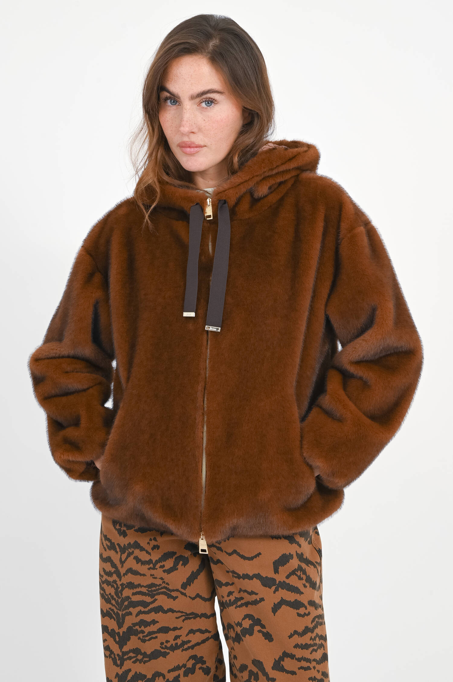 Faux Fur Jacke mit gemustertem Futter in Braun Faux Fur Jacke mit gemustertem Futter in Braun