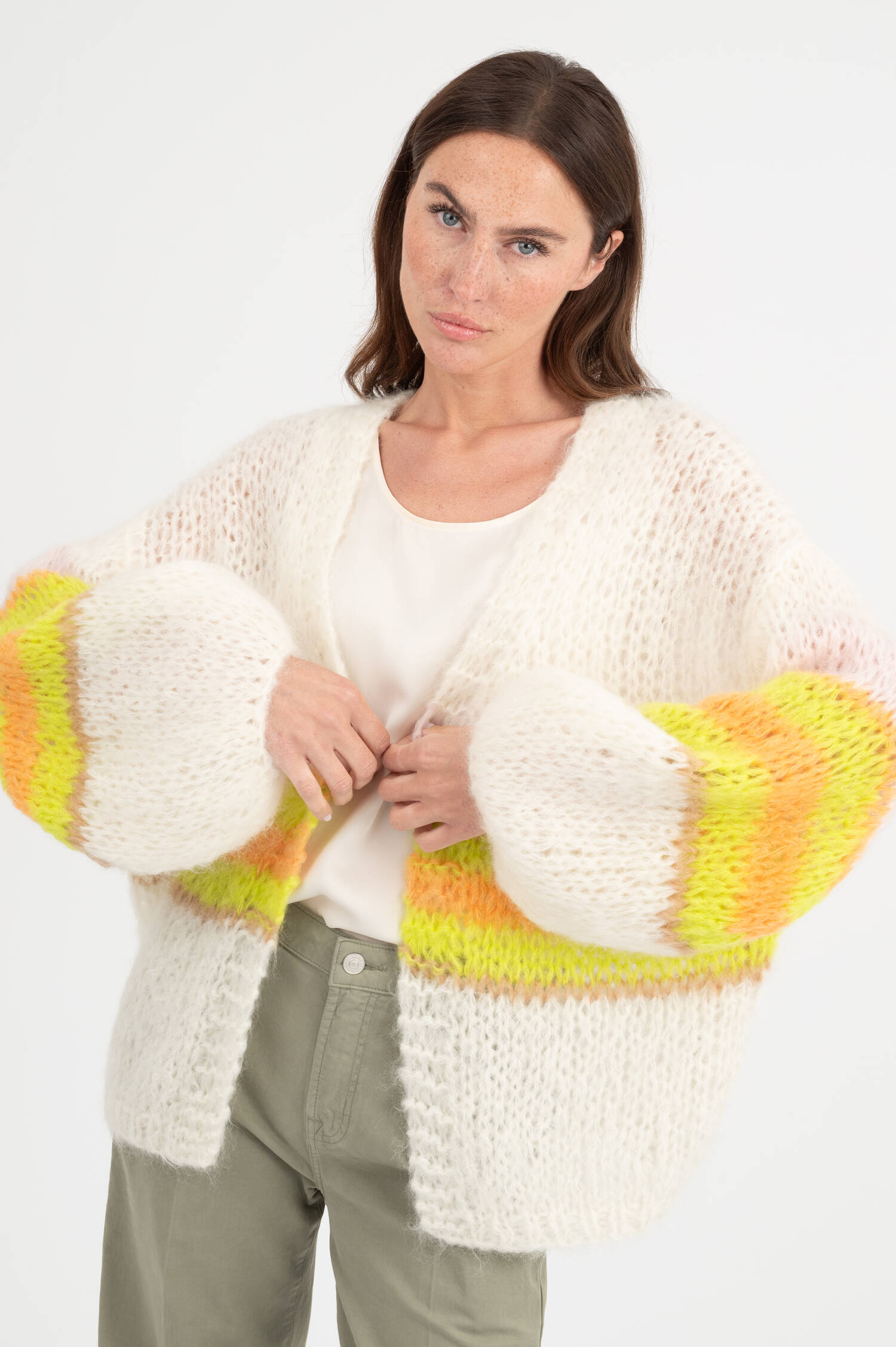 Lochstrick Cardigan in Mozzarella/Multicolor Lochstrick Cardigan in Mozzarella/Multicolor