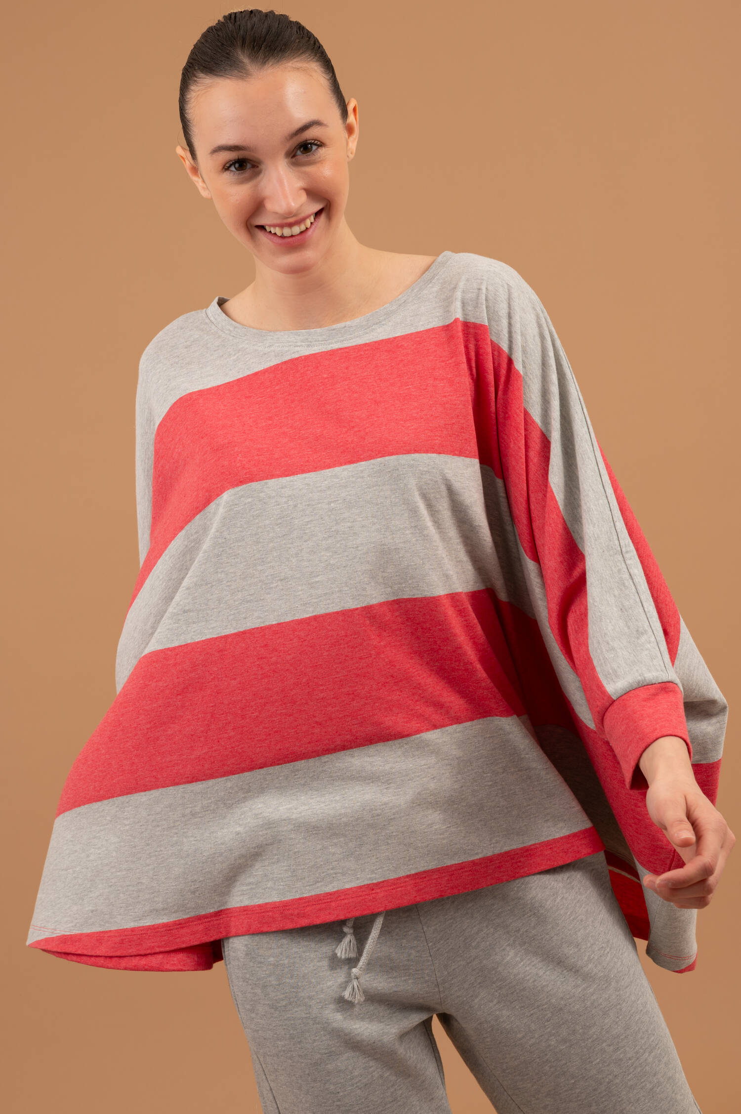 Batwingshirt BIRNEY in Geranium/Grau