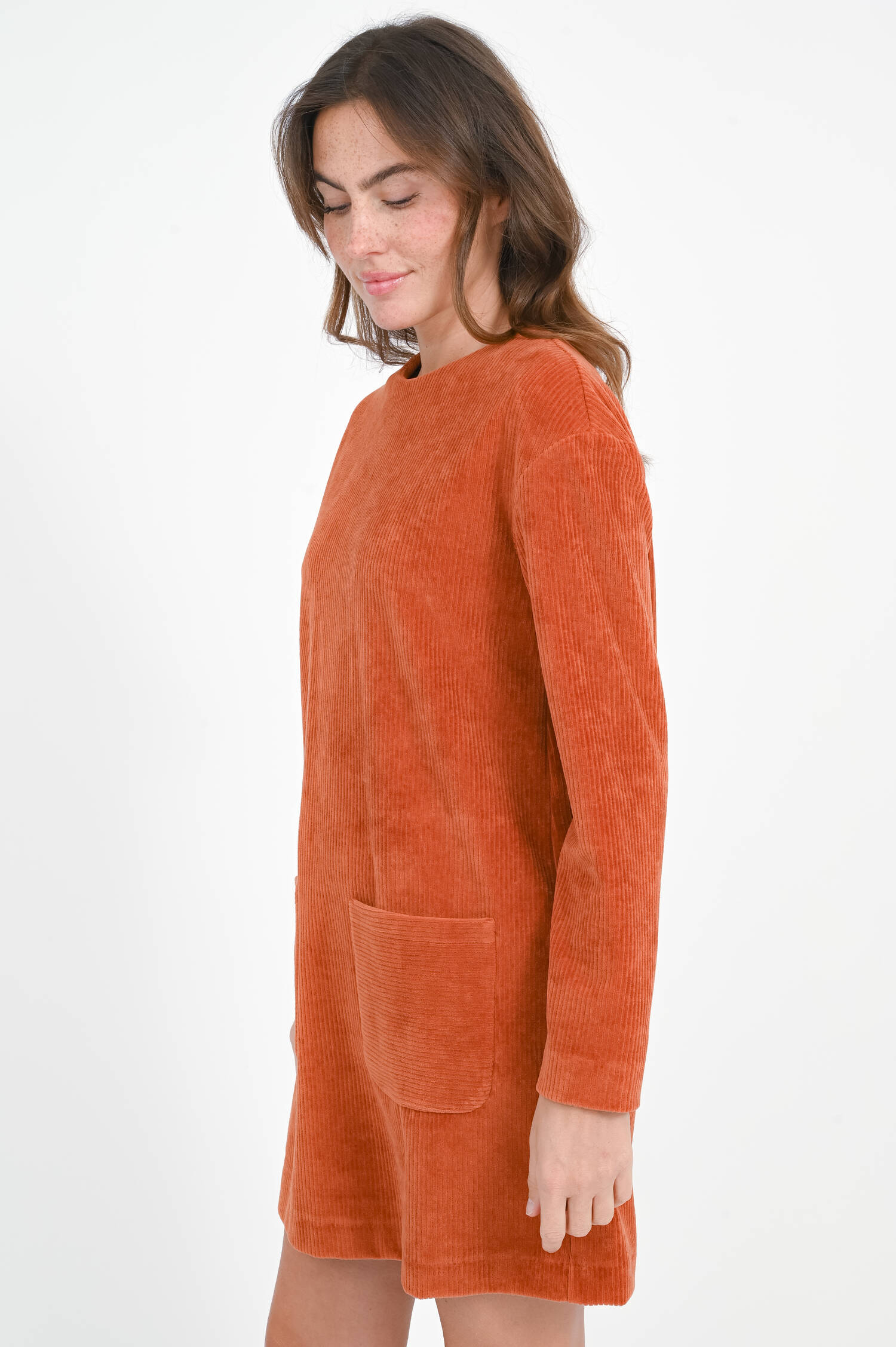 Cordkleid NEVIS mit aufgesetzten Taschen in Kupfer Cordkleid NEVIS mit aufgesetzten Taschen in Kupfer