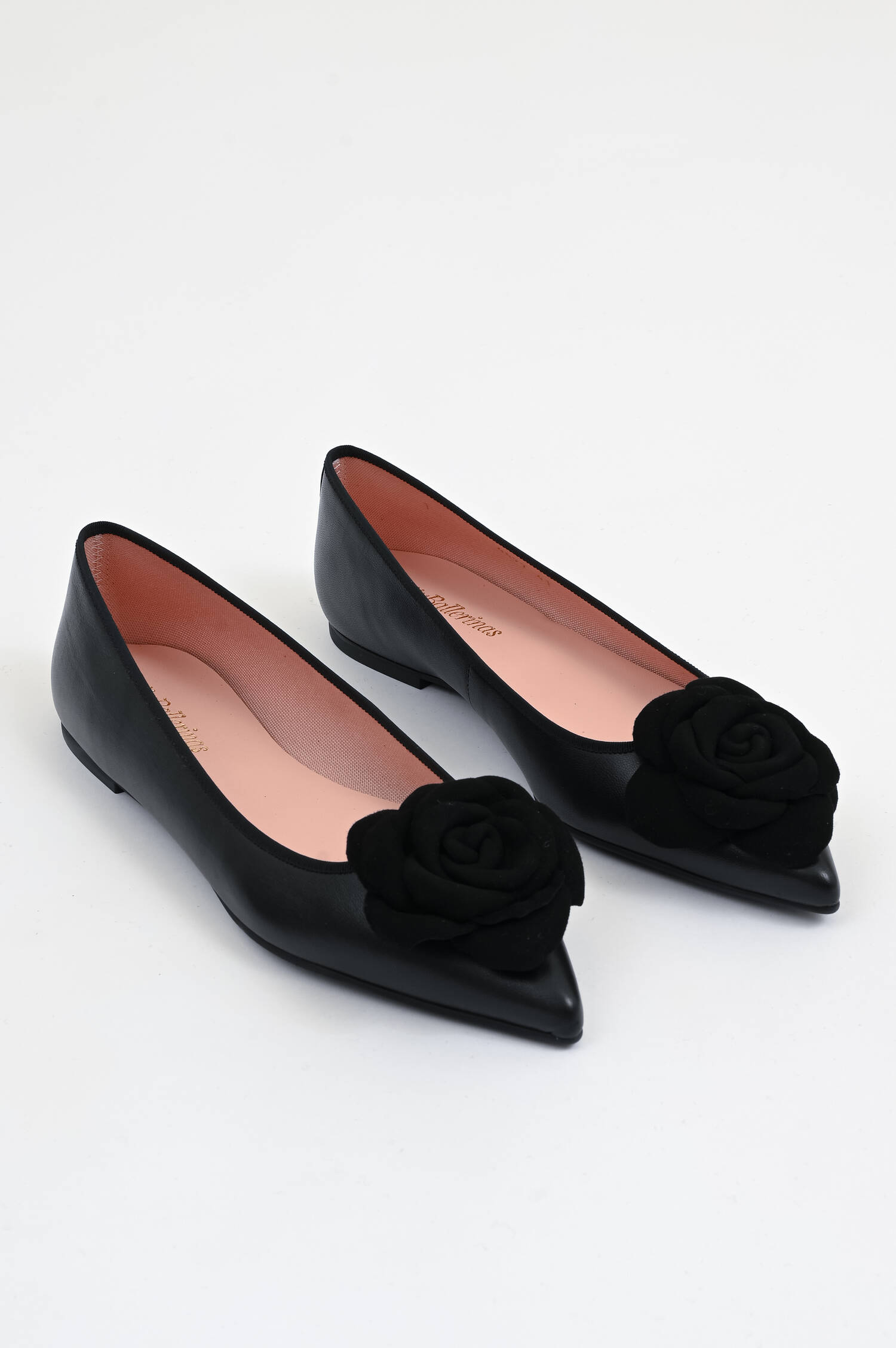 Ballerina mit Blumendetails in Schwarz