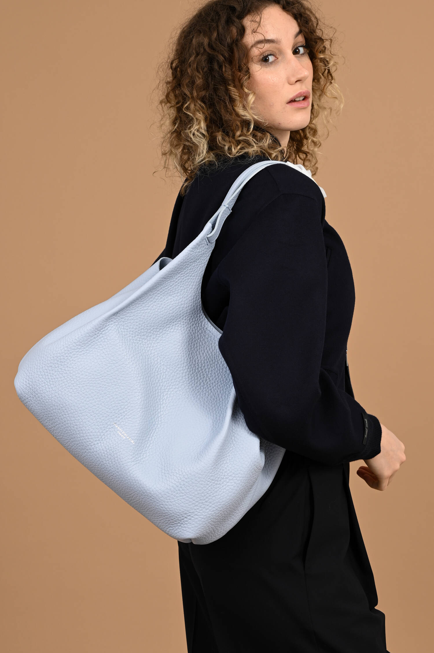 Shopper DUA aus genarbtem Leder in Pastellblau