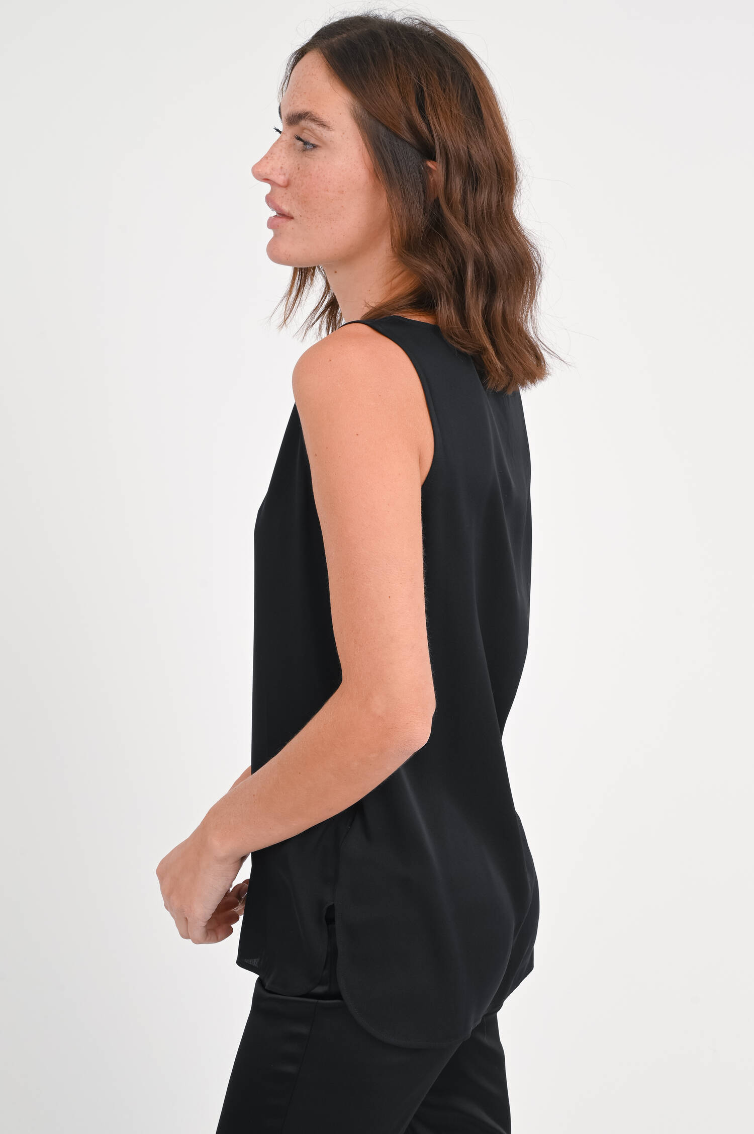 Ärmelloses Top aus Seide in Schwarz
