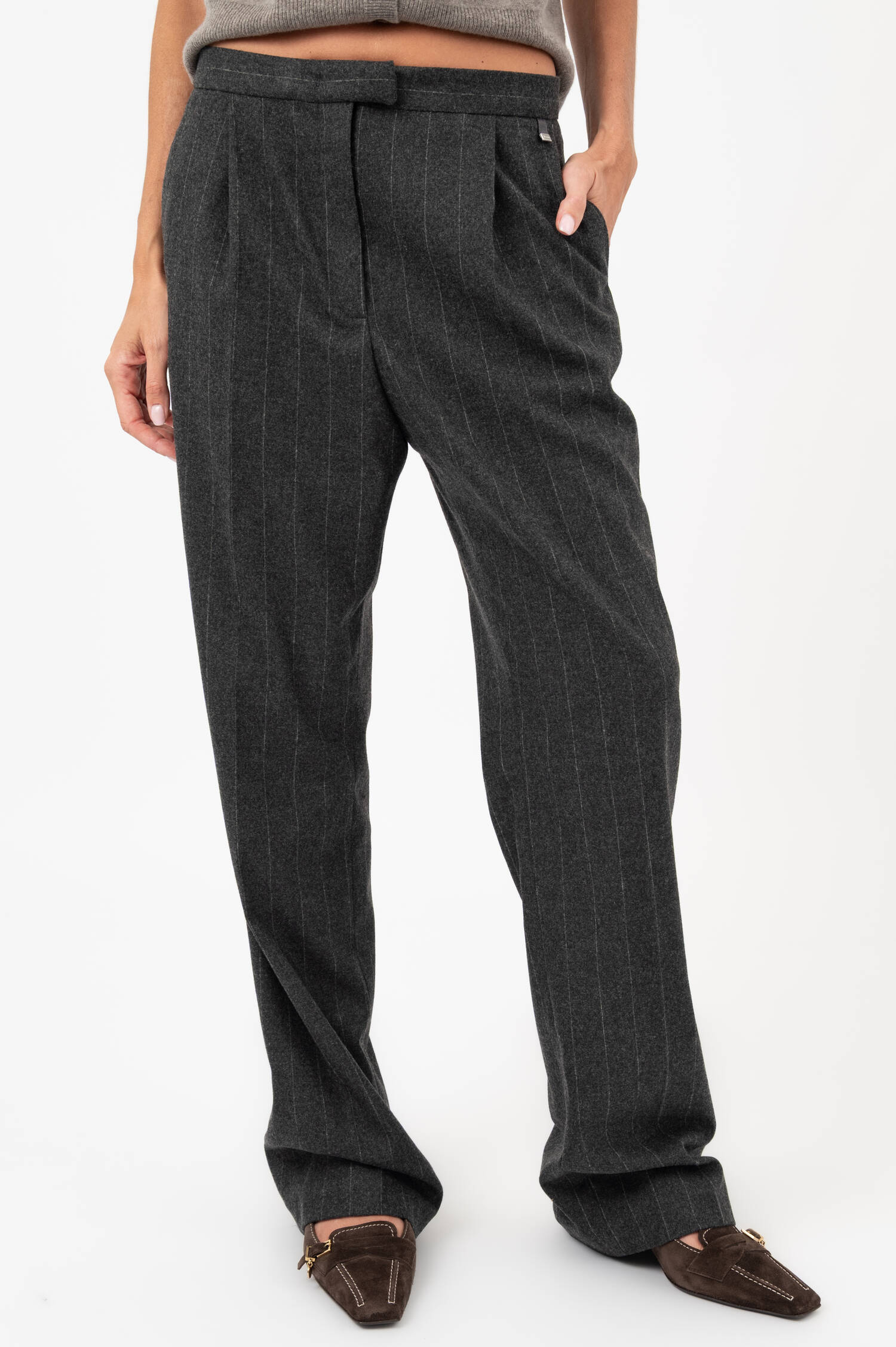 Nadelsteif Bootcut Hose in Dunkelgrau Nadelsteif Bootcut Hose in Dunkelgrau