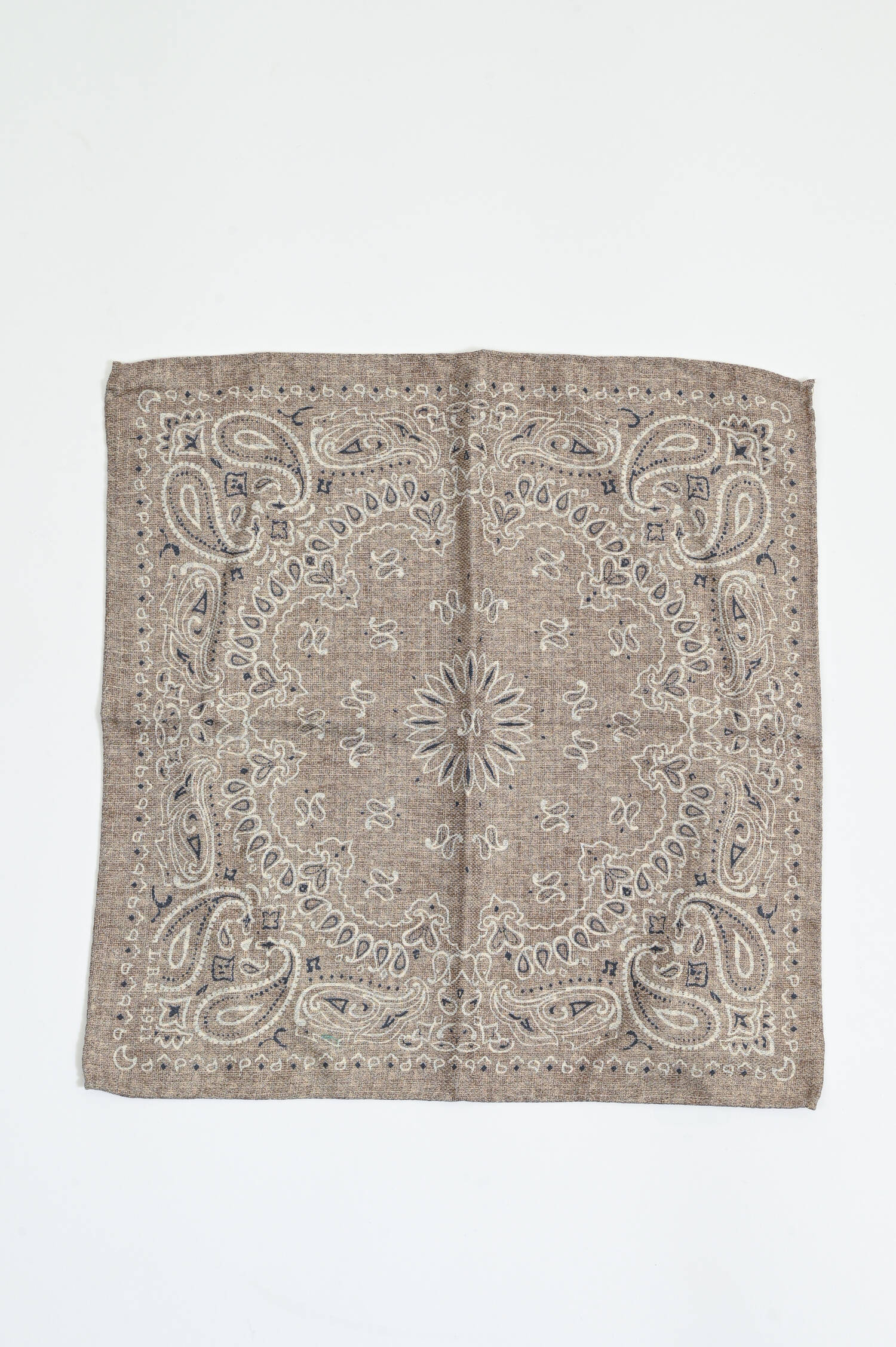 Einstecktuch aus Seide in Taupe gemustert