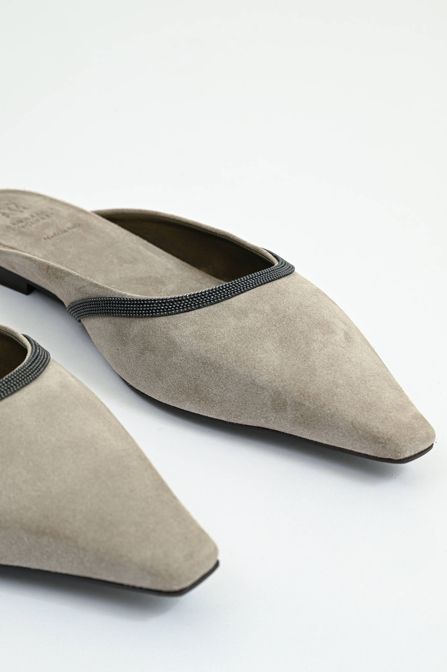 Mules aus Veloursleder in Hellgrau