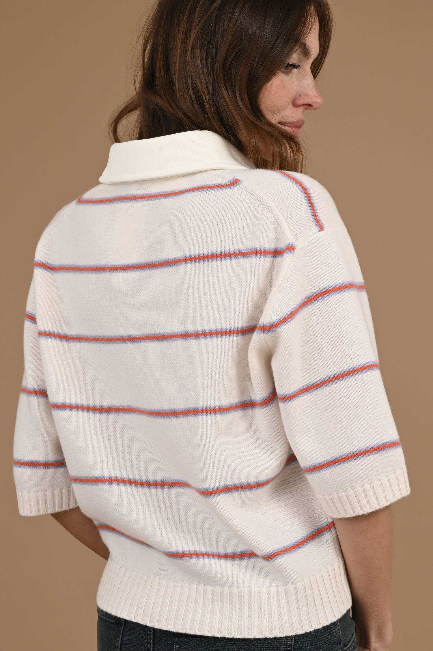 Polostrickpullover in Weiß/Blau/Orange gestreift